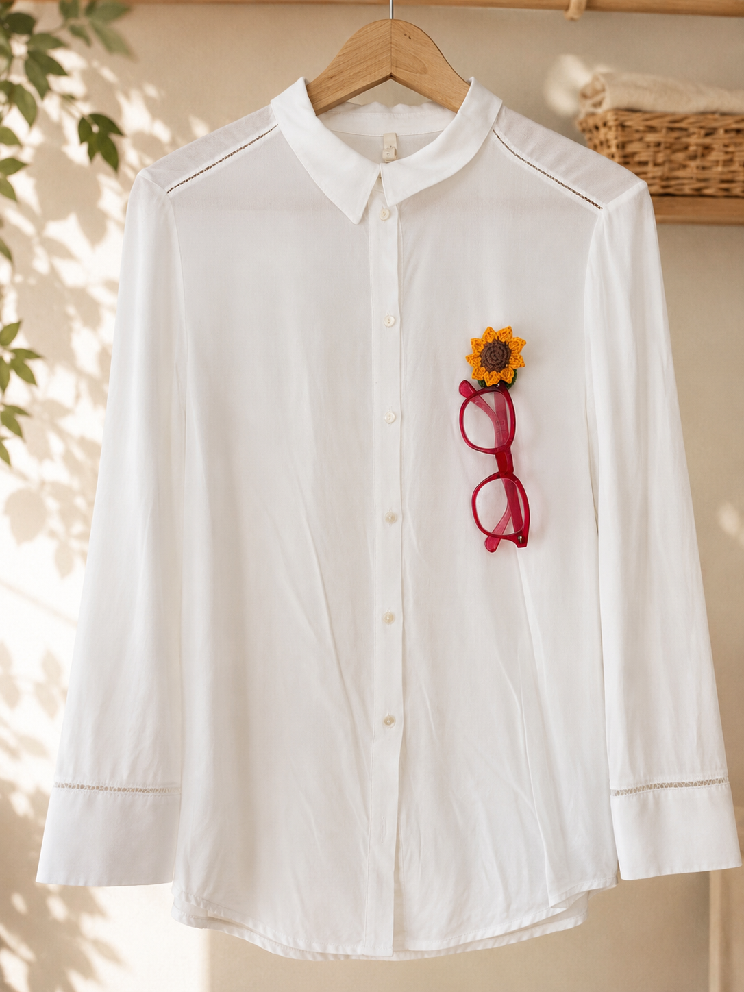 Crochet Sunflower Glasses Holder Brooch with Hidden Wide Loop – Padded Flower Eyeglass Holder for Shirt, Bag & Hat