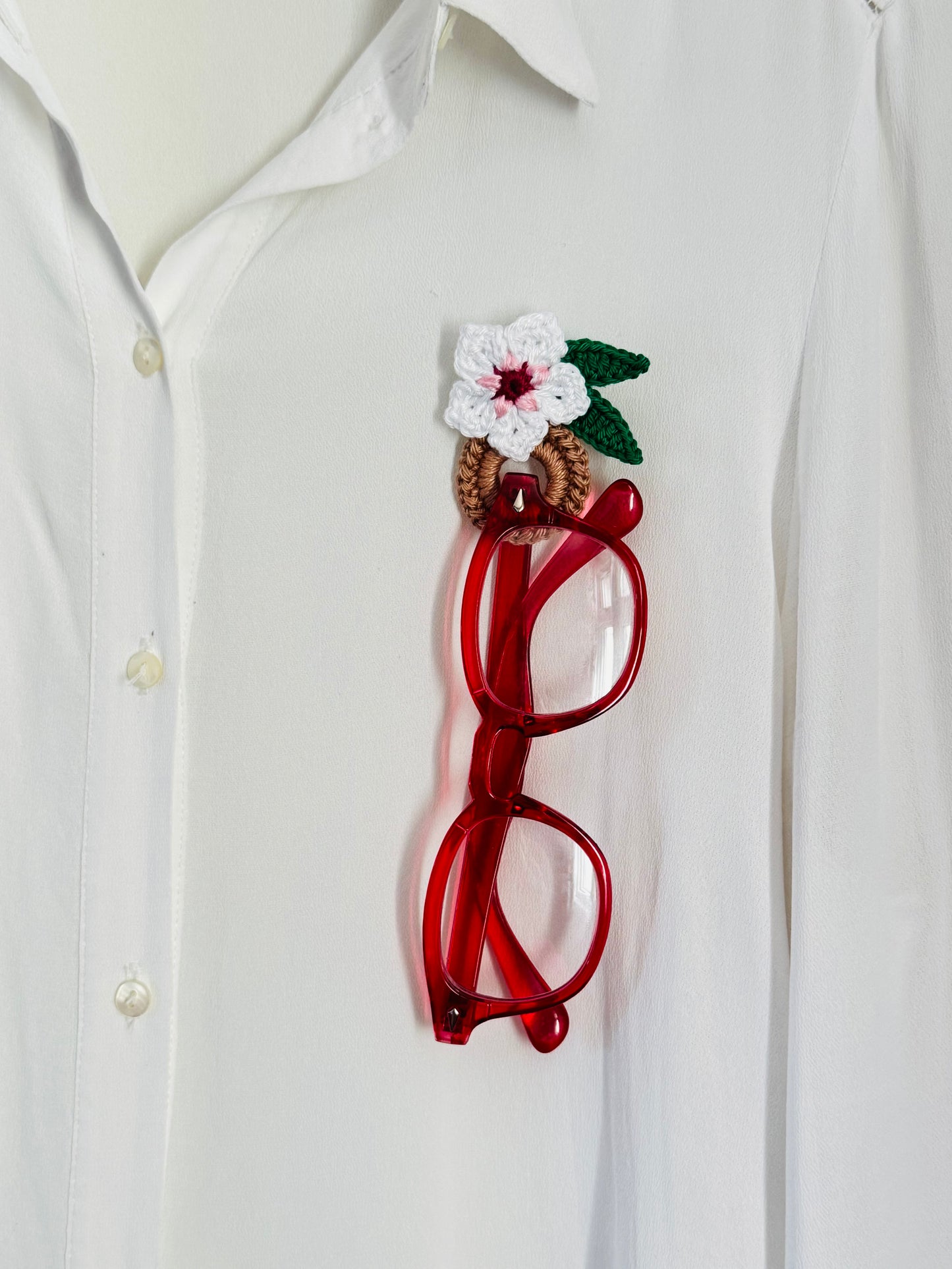 Crochet Forget Me Not Glasses Holder Brooch, Floral Eyeglass Accessory, Flower Pin