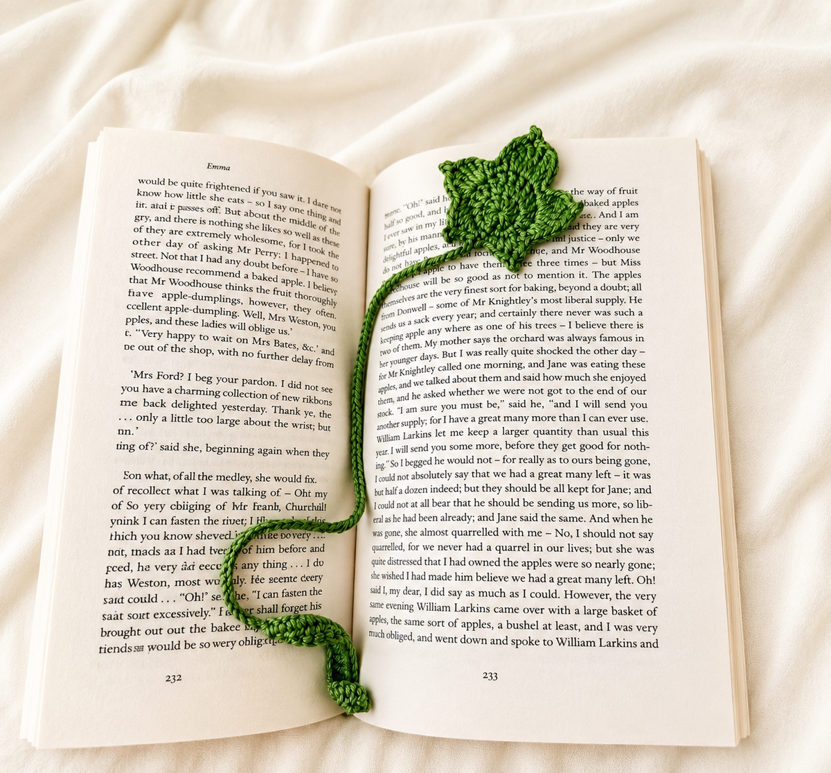 Maple Leaf Crochet Bookmark – Handmade Botanical Bookmark