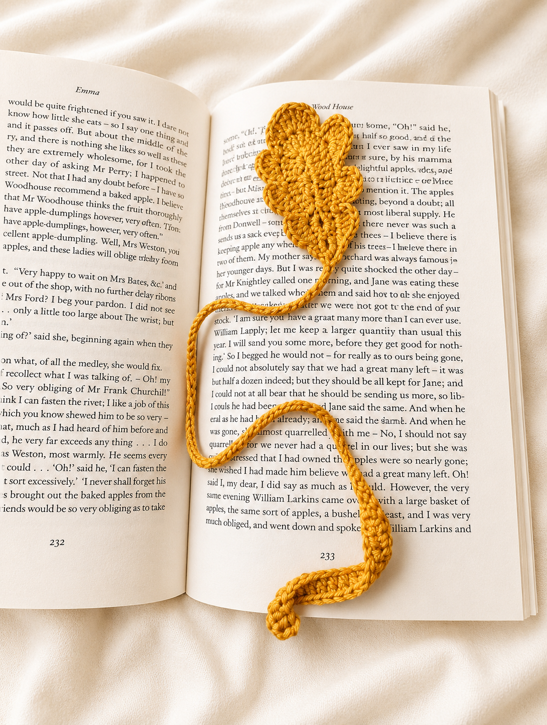 Oak Leaf Crochet Bookmark – Handmade Botanical Bookmark