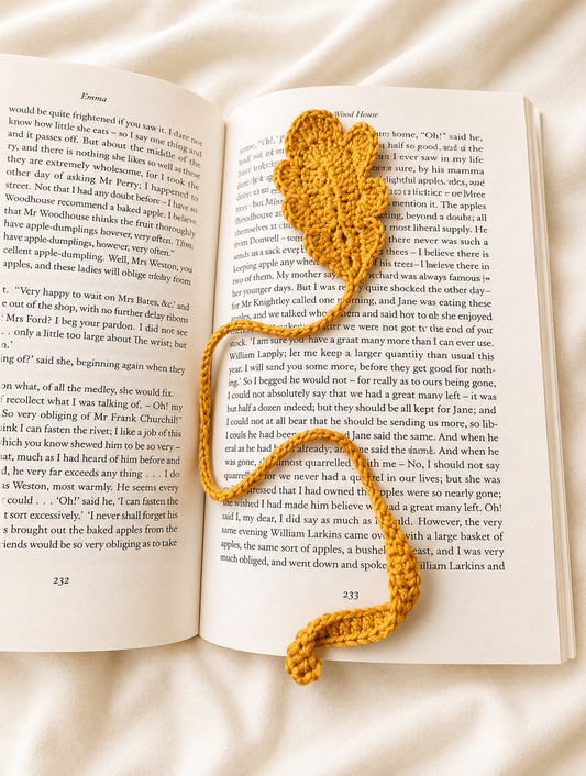 Oak Leaf Crochet Bookmark – Handmade Botanical Bookmark