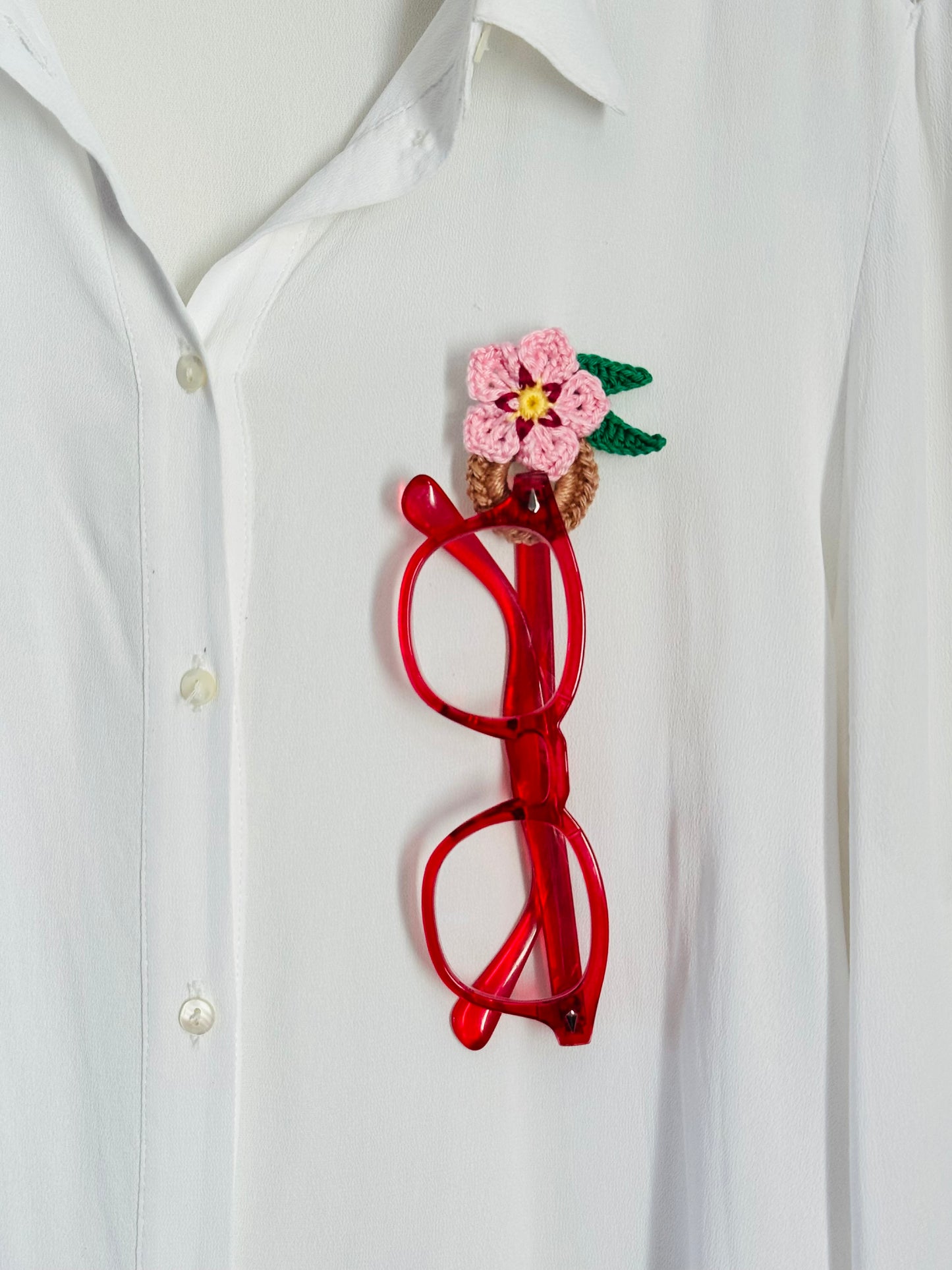 Crochet Forget Me Not Glasses Holder Brooch, Floral Eyeglass Accessory, Flower Pin