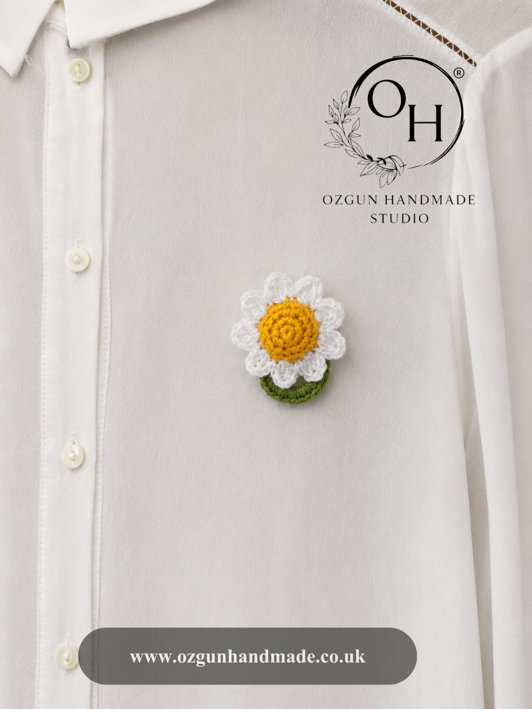 Crochet Daisy Glasses Holder Brooch with Hidden Wide Loop – Padded Flower Eyeglass Holder for Shirt, Bag & Hat