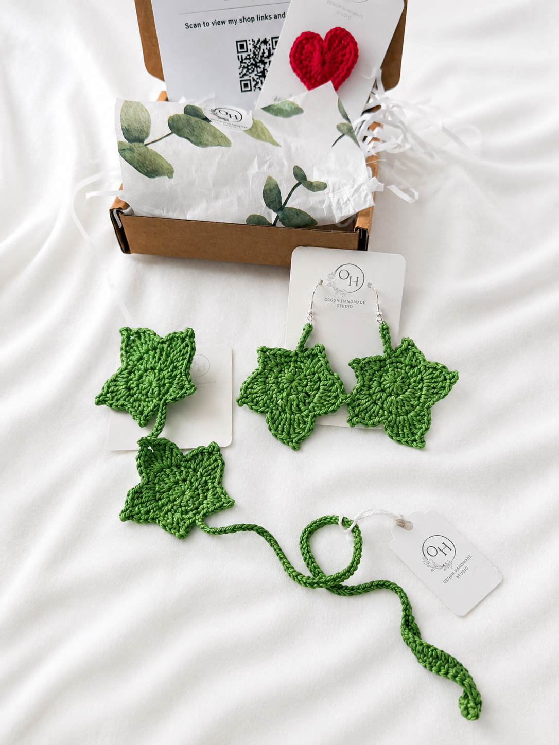 Maple Leaf Crochet Bookmark – Handmade Botanical Bookmark