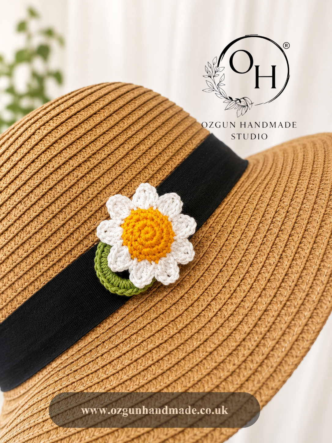 Crochet Daisy Glasses Holder Brooch with Hidden Wide Loop – Padded Flower Eyeglass Holder for Shirt, Bag & Hat