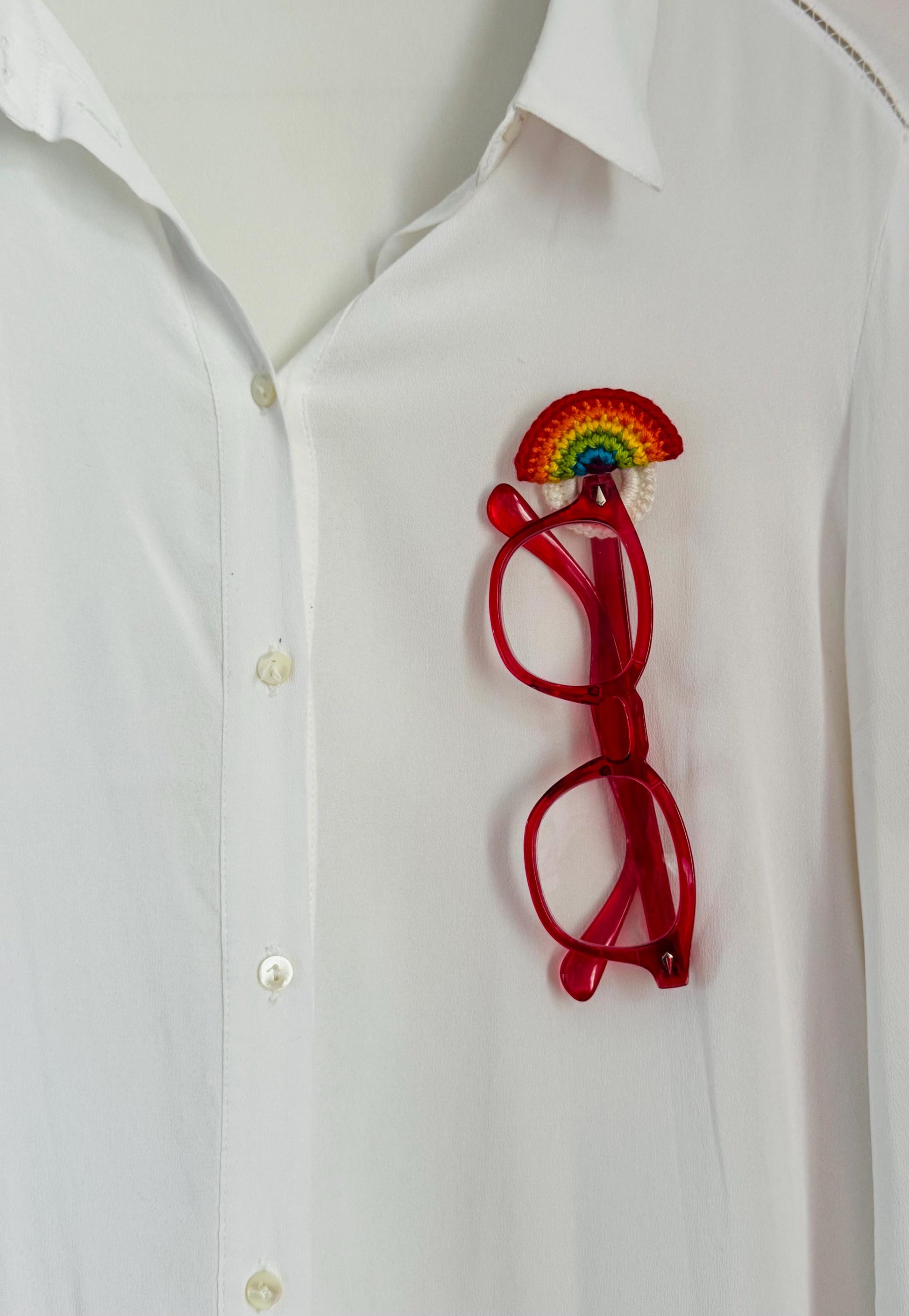 Crochet Cherry Glasses Holder Brooch, Handmade Eyeglass Pin Accessory, Mercerized Cotton Yarn