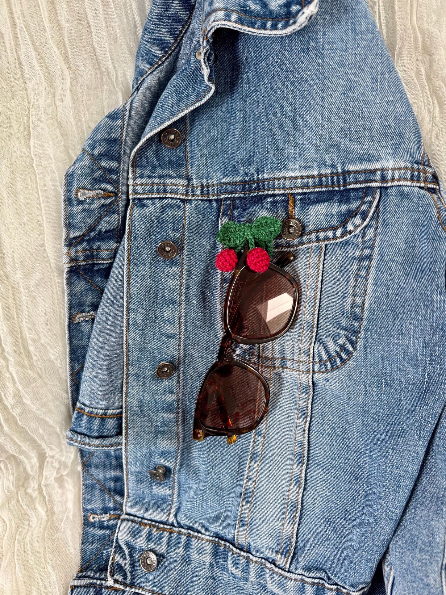 Crochet Cherry Glasses Holder Brooch, Handmade Eyeglass Pin Accessory, Mercerized Cotton Yarn
