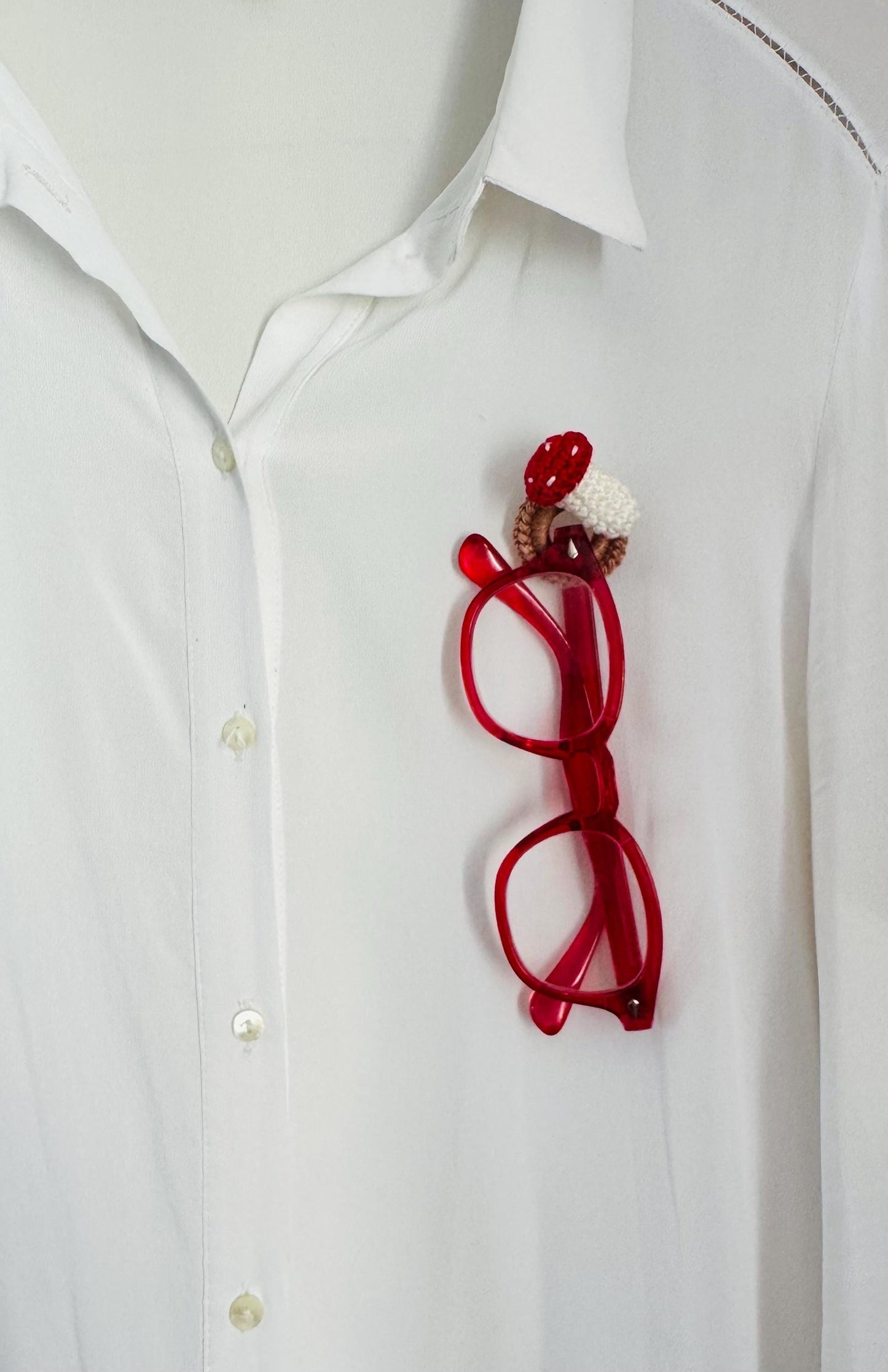 Crochet Cherry Glasses Holder Brooch, Handmade Eyeglass Pin Accessory, Mercerized Cotton Yarn