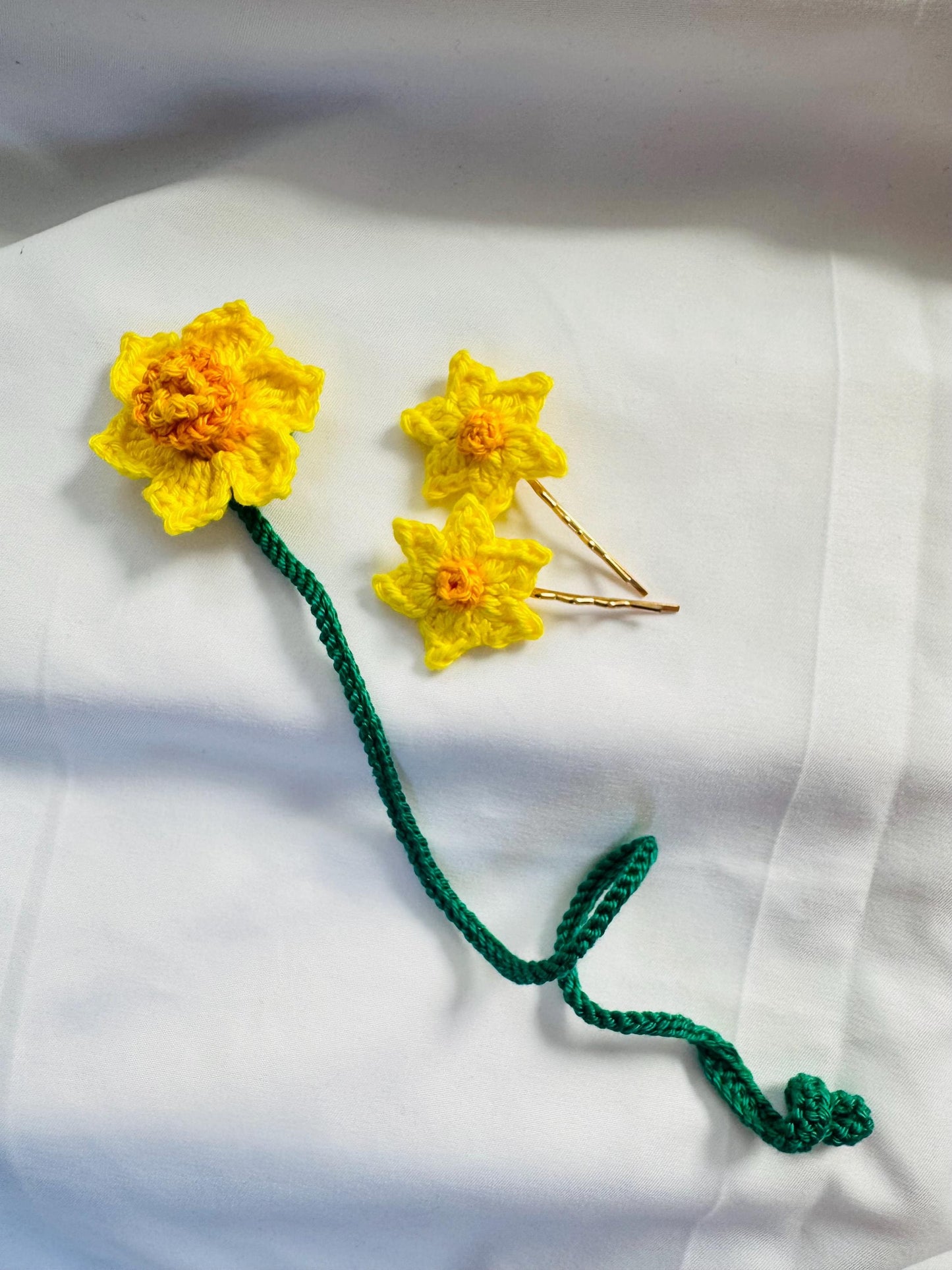 Crochet Daffodil Bookmark, Floral Book Lover Gift, Handmade Flower Bookmark (Set Option) __etsy:7939962470