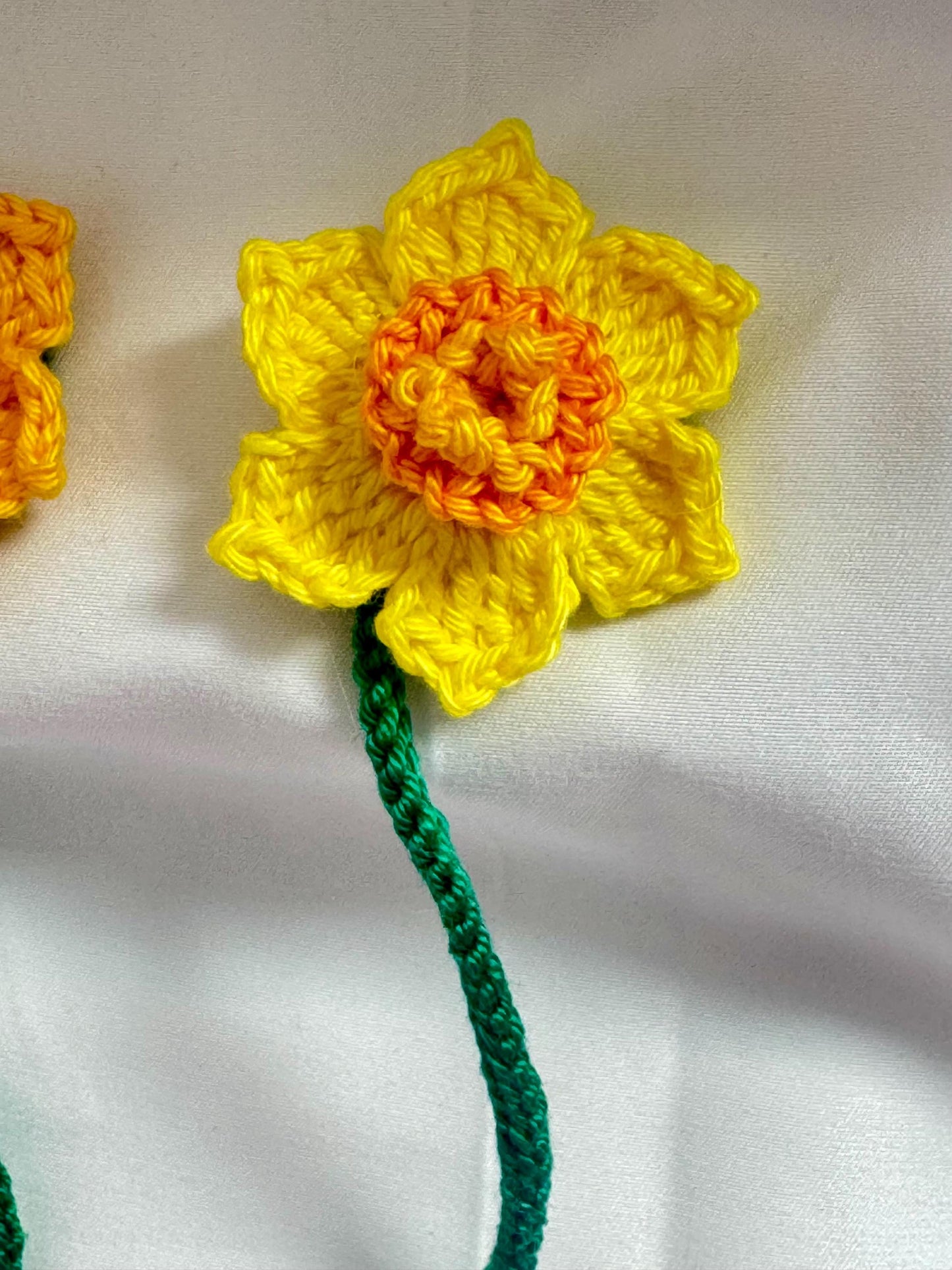 Crochet Daffodil Bookmark, Floral Book Lover Gift, Handmade Flower Bookmark (Set Option) __etsy:7987920595