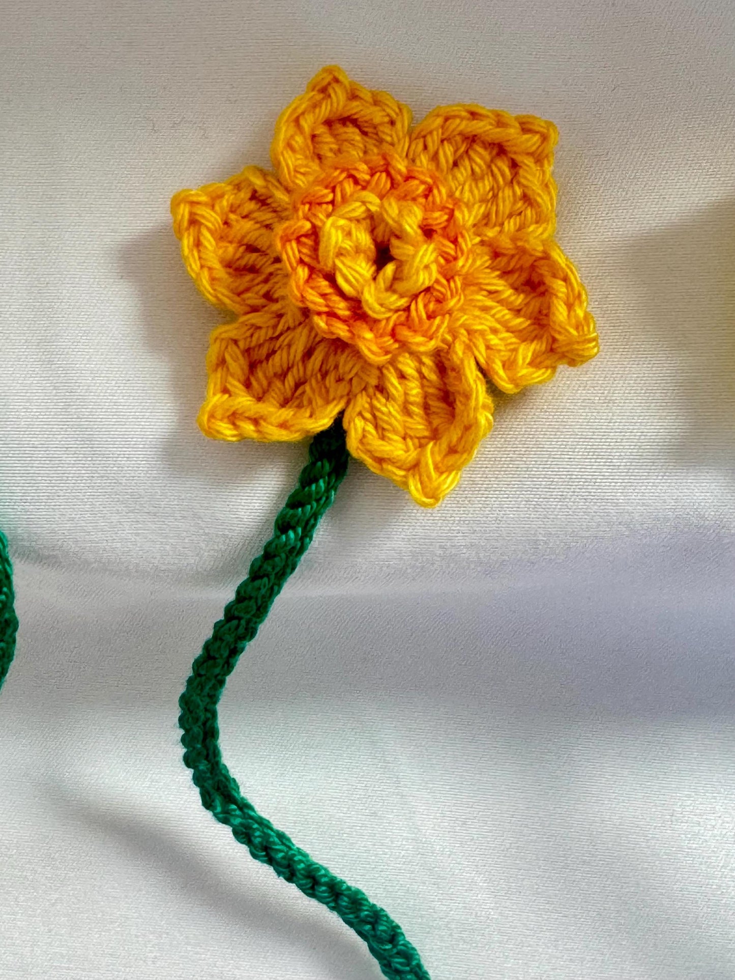 Crochet Daffodil Bookmark, Floral Book Lover Gift, Handmade Flower Bookmark (Set Option) __etsy:7987920643