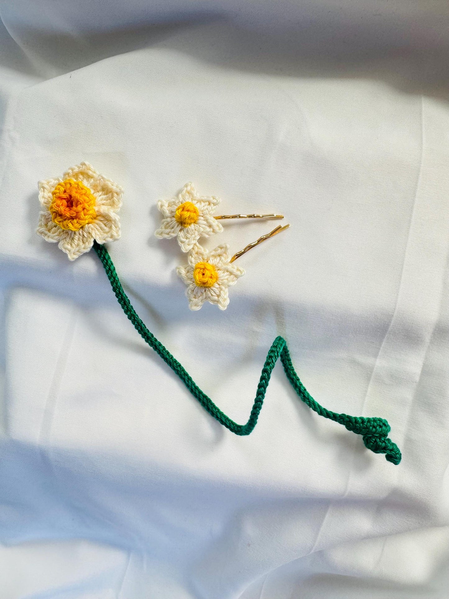 Crochet Daffodil Bookmark, Floral Book Lover Gift, Handmade Flower Bookmark (Set Option) __etsy:7939962376