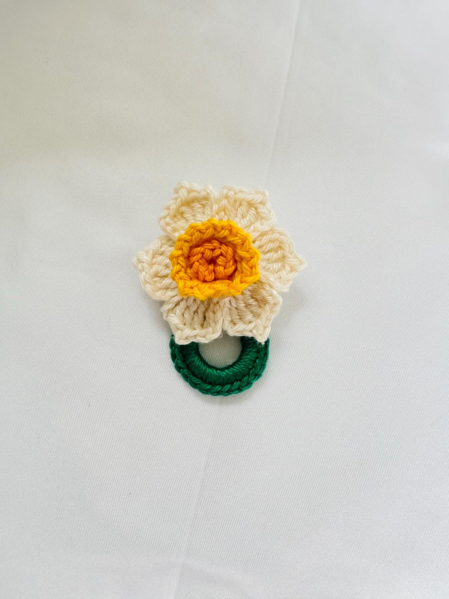 Crochet Daffodil Glasses Holder Brooch, Floral Eyeglasses Pin, Choose Your Yellow Tone