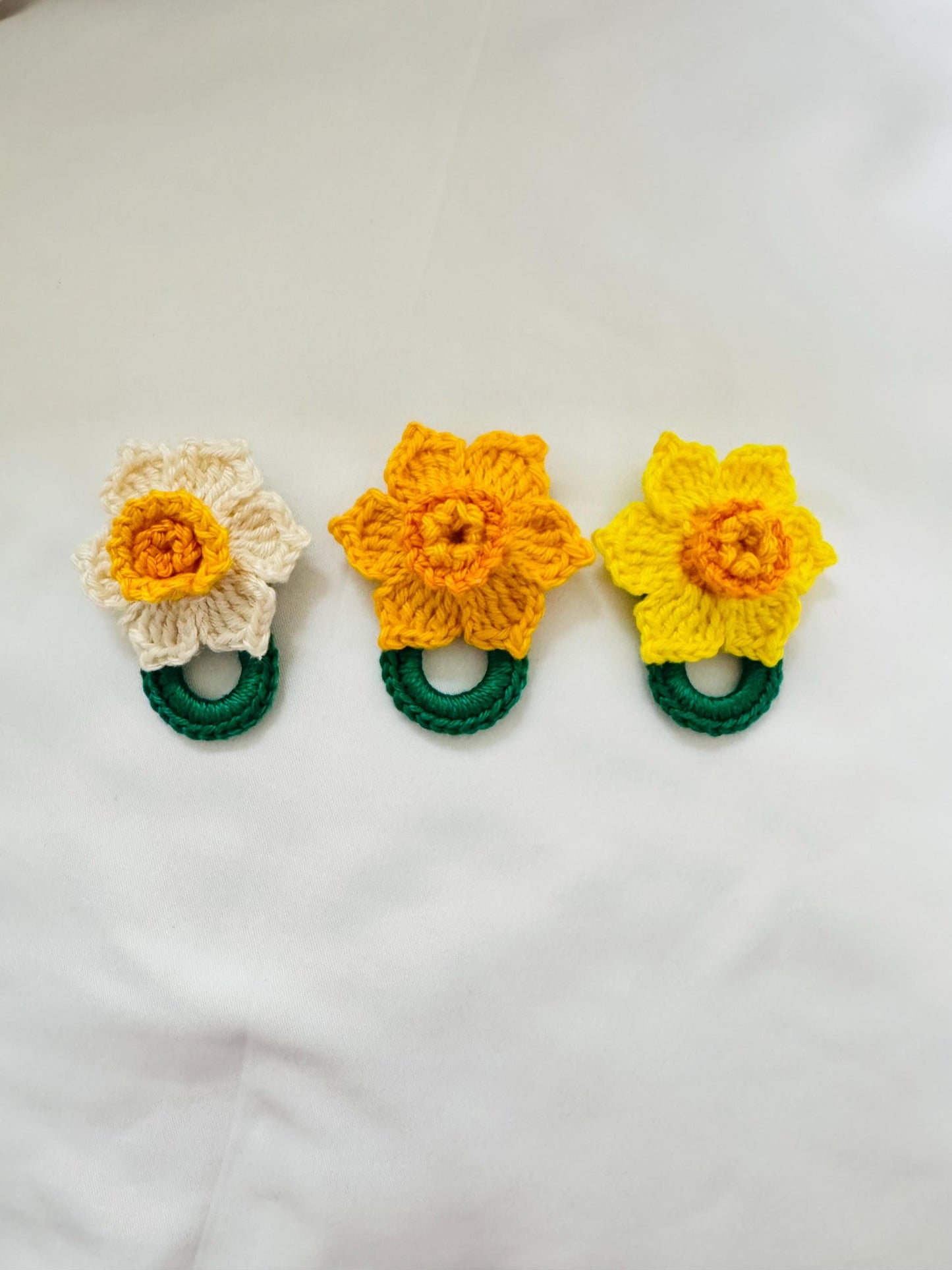Crochet Daffodil Glasses Holder Brooch, Floral Eyeglasses Pin, Choose Your Yellow Tone