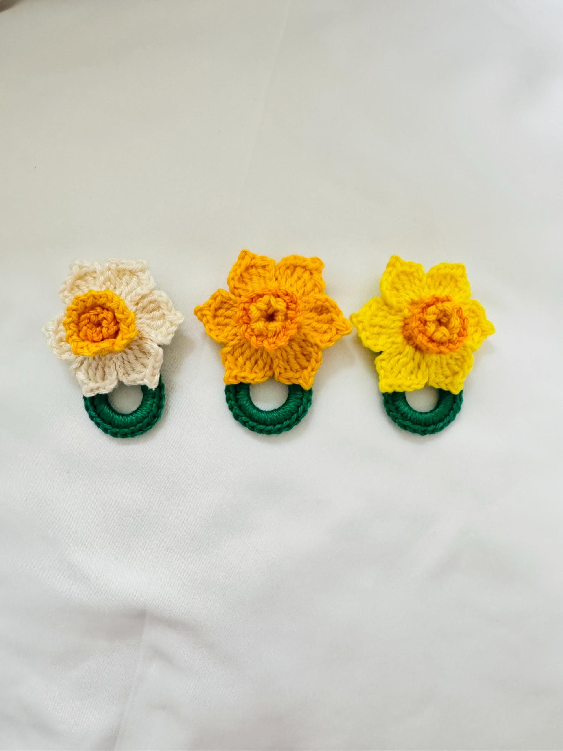Crochet Daffodil Glasses Holder Brooch, Floral Eyeglasses Pin, Choose Your Yellow Tone