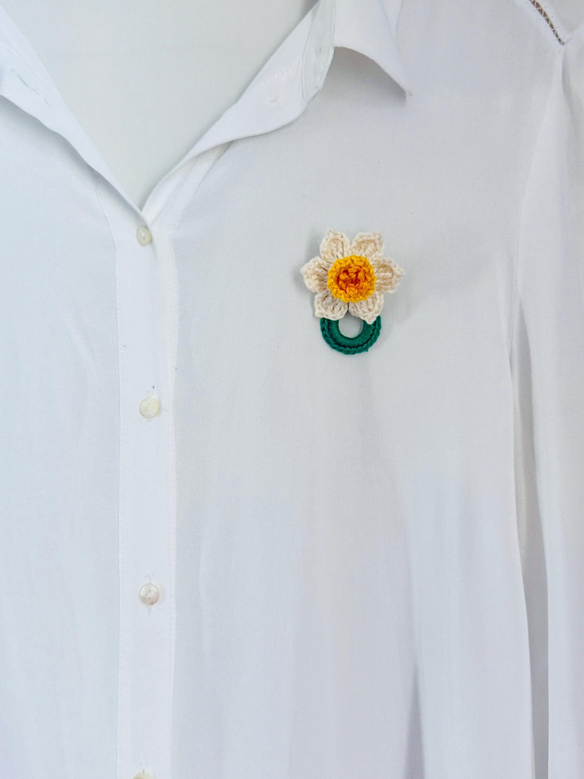 Crochet Daffodil Glasses Holder Brooch, Floral Eyeglasses Pin, Choose Your Yellow Tone