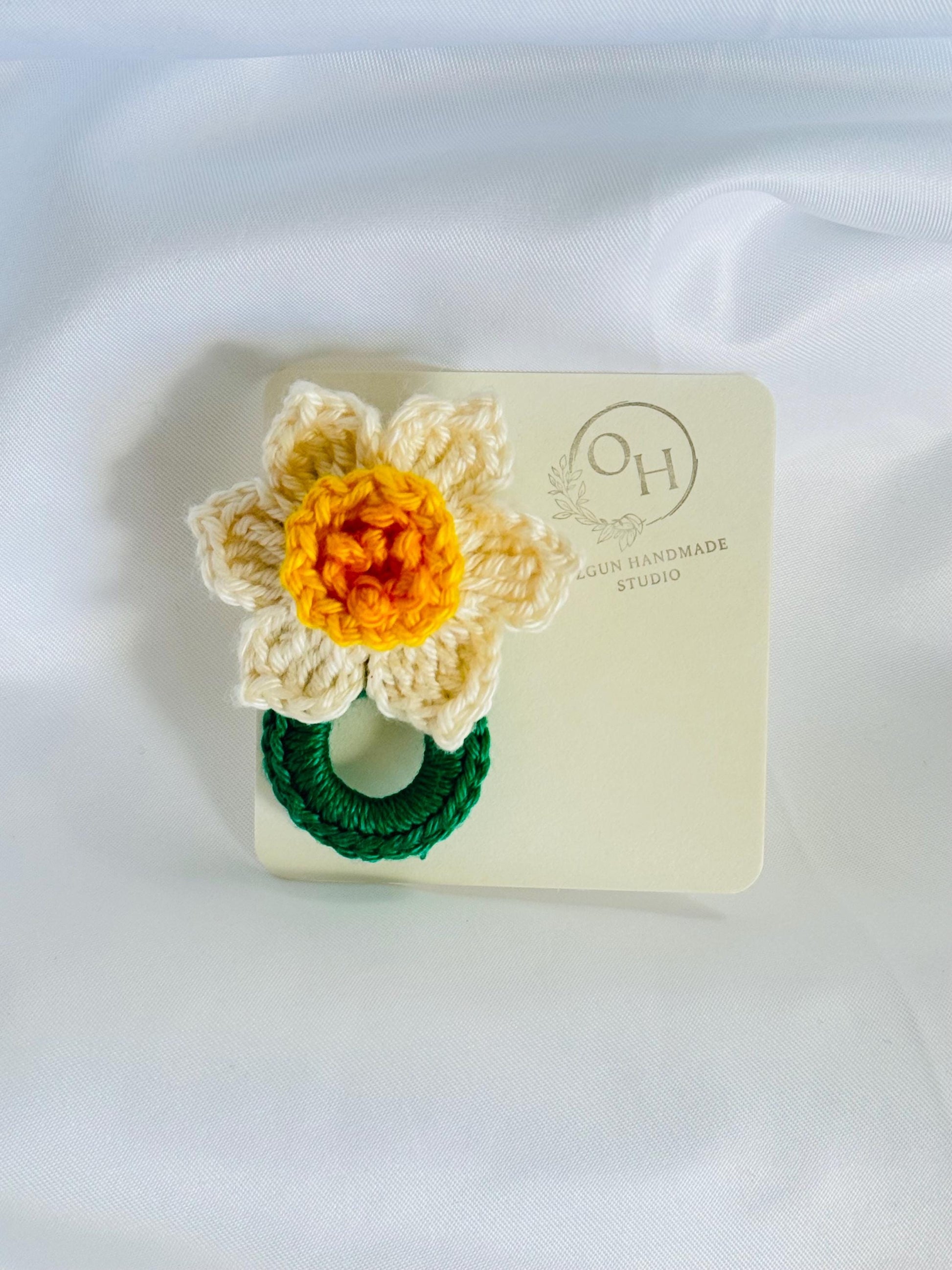 Crochet Daffodil Glasses Holder Brooch, Floral Eyeglasses Pin, Choose Your Yellow Tone