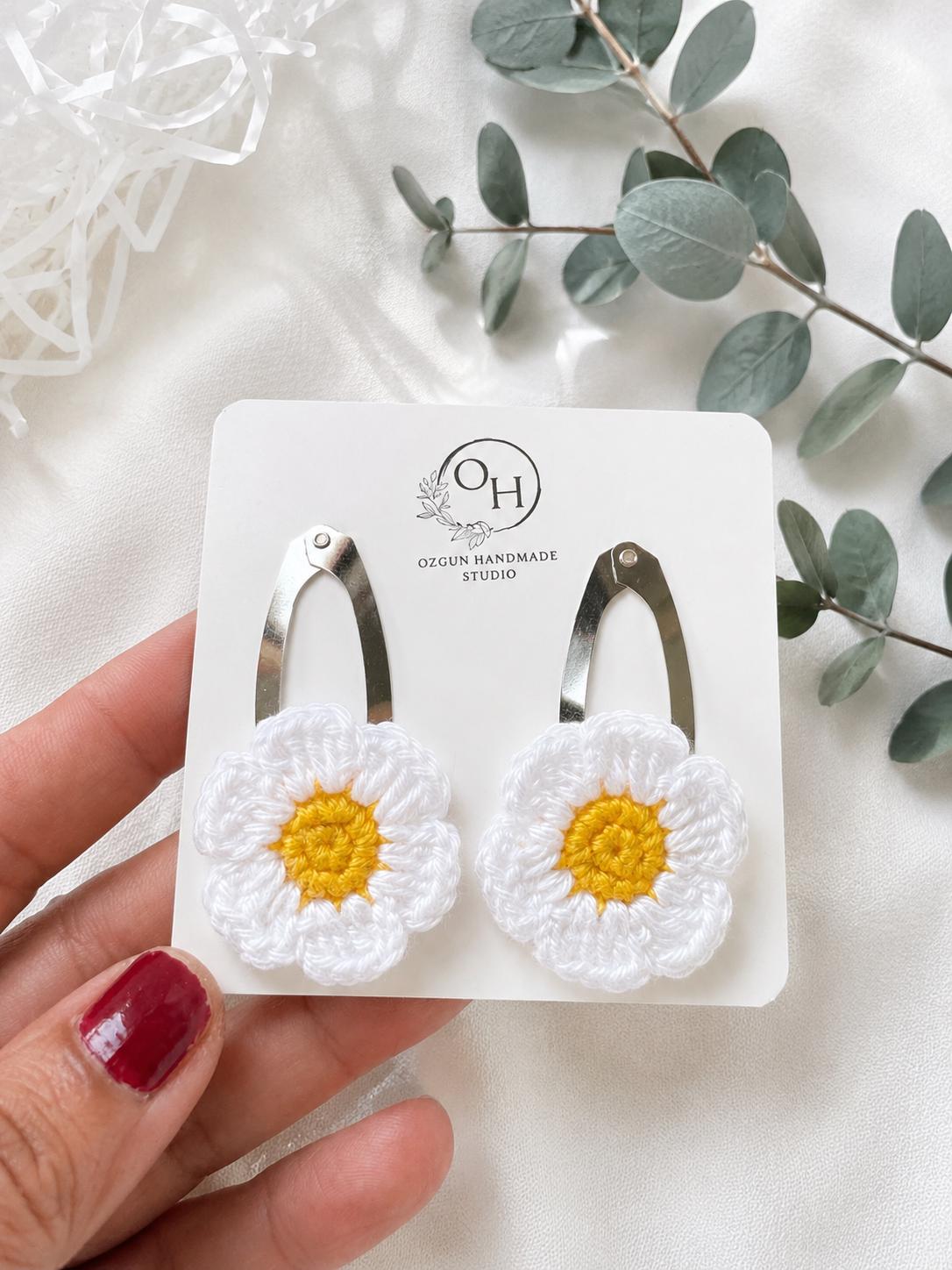 Crochet Daisy Bookmark, Floral Reading Accessory, Book Lover Gift Set __etsy:8094579420