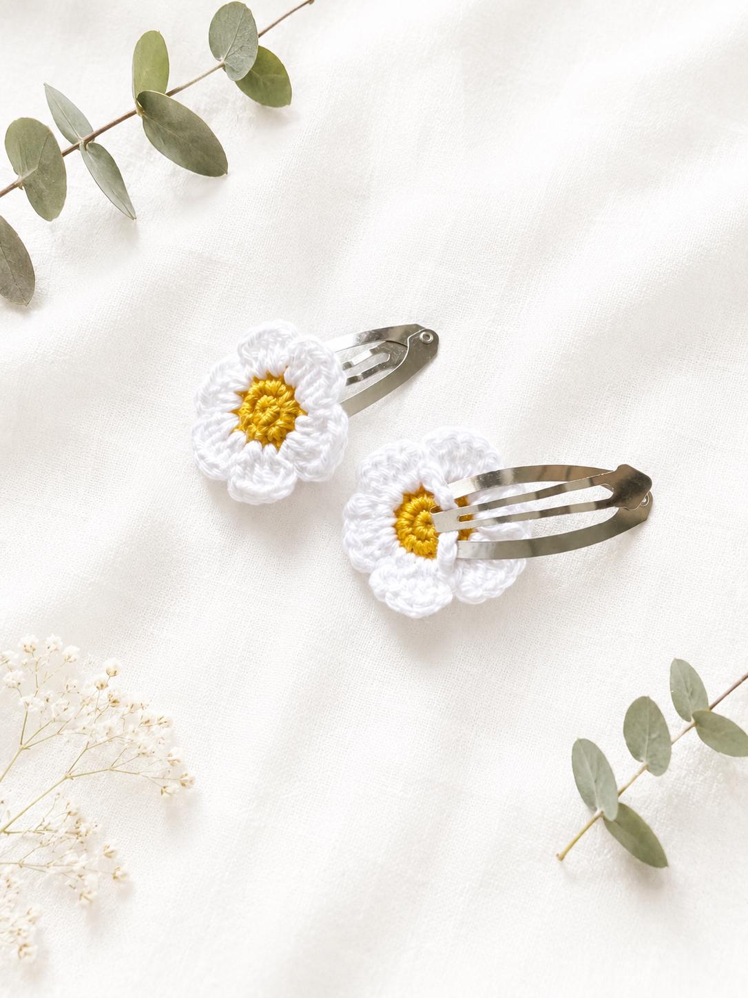 Crochet Daisy Bookmark, Floral Reading Accessory, Book Lover Gift Set __etsy:8142485623