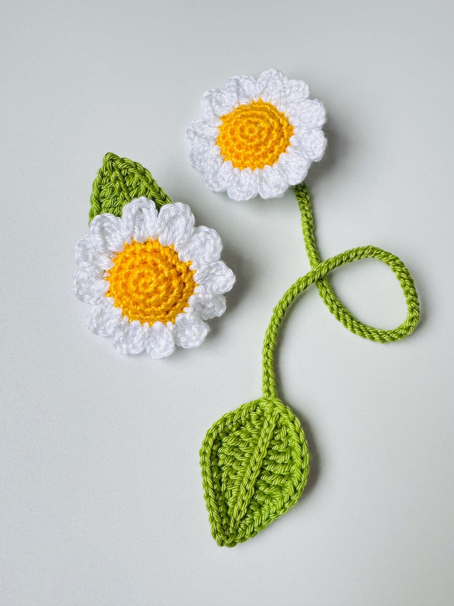 Crochet Daisy Bookmark: Handmade Daisy with Leaf