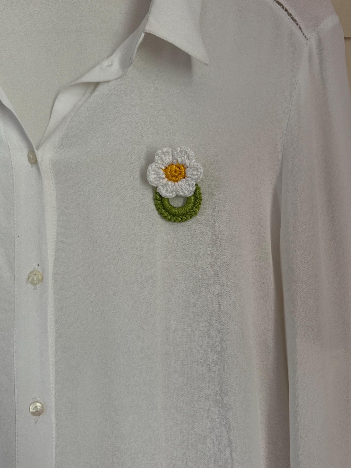 Crochet Daisy Glasses Holder Brooch, Handmade Floral Eyeglass Accessory