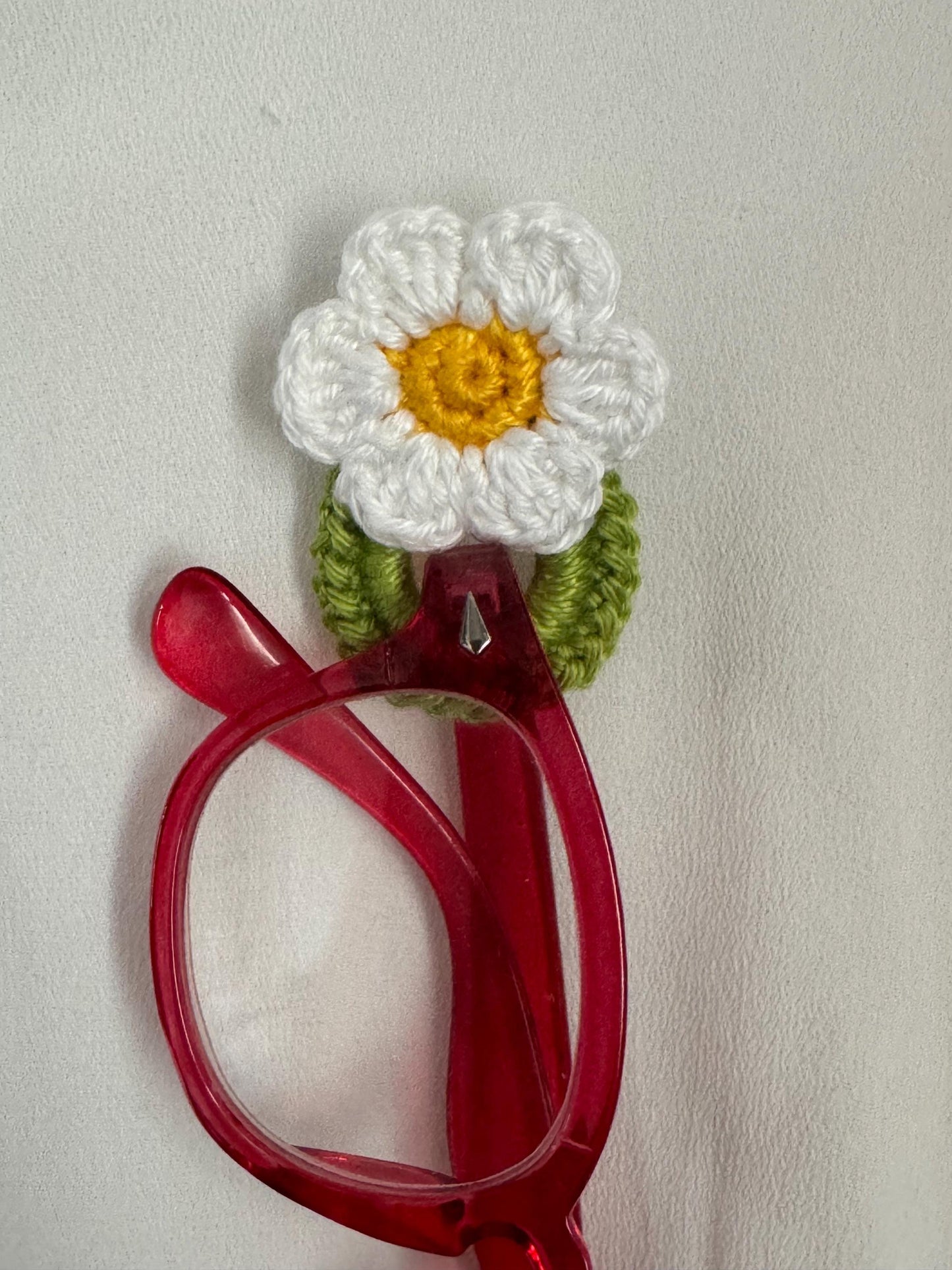 Crochet Daisy Glasses Holder Brooch, Handmade Floral Eyeglass Accessory