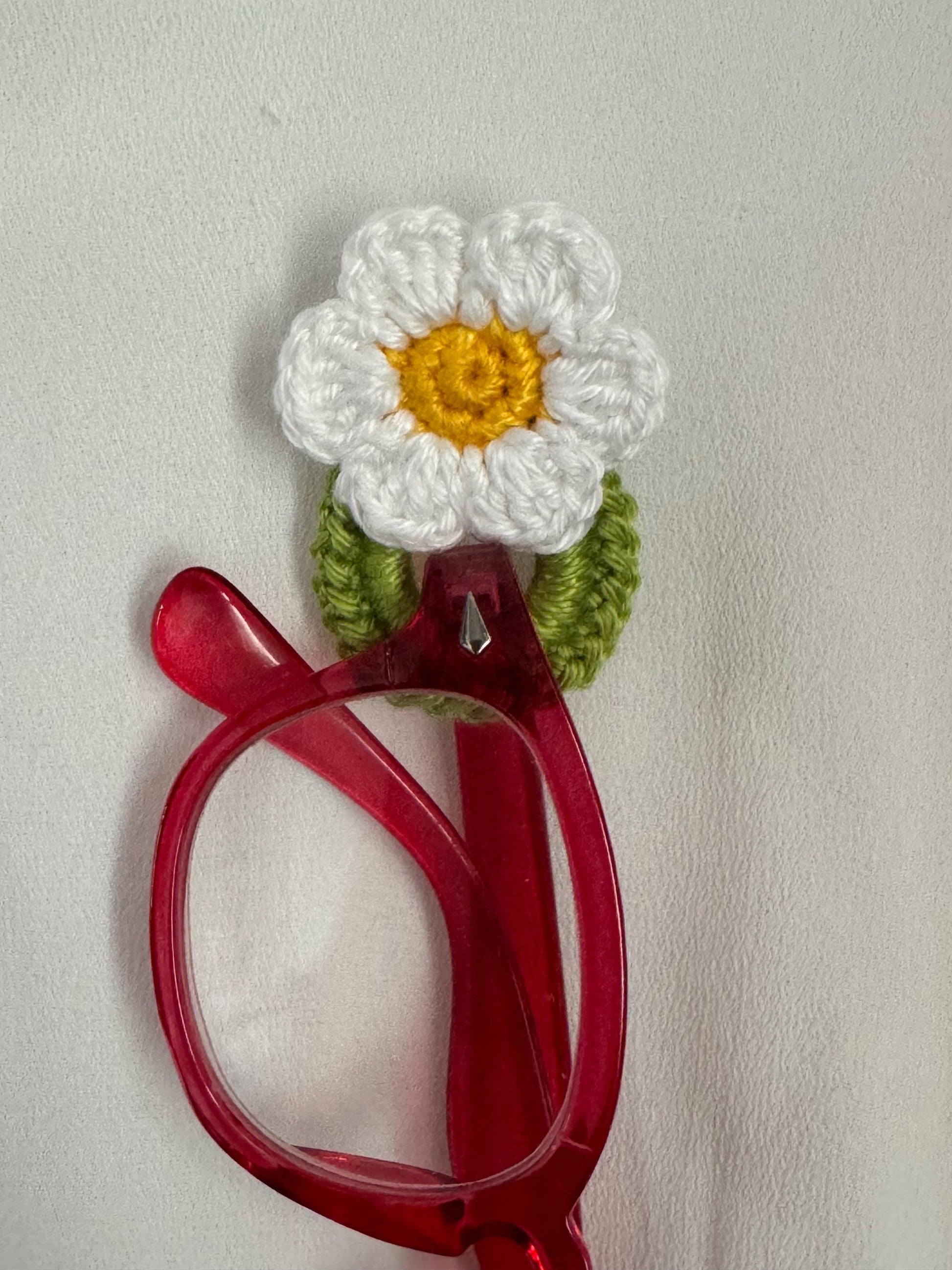 Crochet Daisy Glasses Holder Brooch, Handmade Floral Eyeglass Accessory