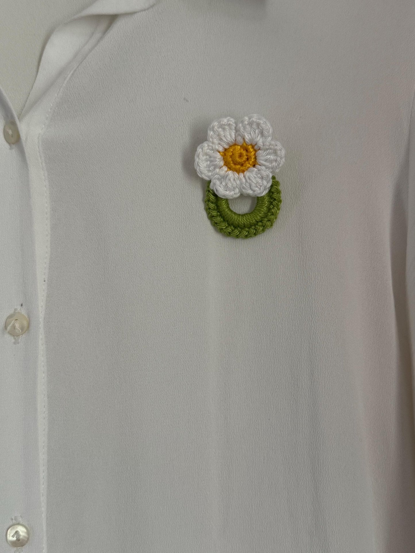 Crochet Daisy Glasses Holder Brooch, Handmade Floral Eyeglass Accessory