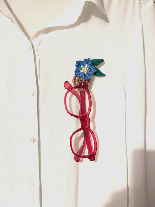 Crochet Forget Me Not Glasses Holder Brooch, Floral Eyeglass Accessory, Flower Pin