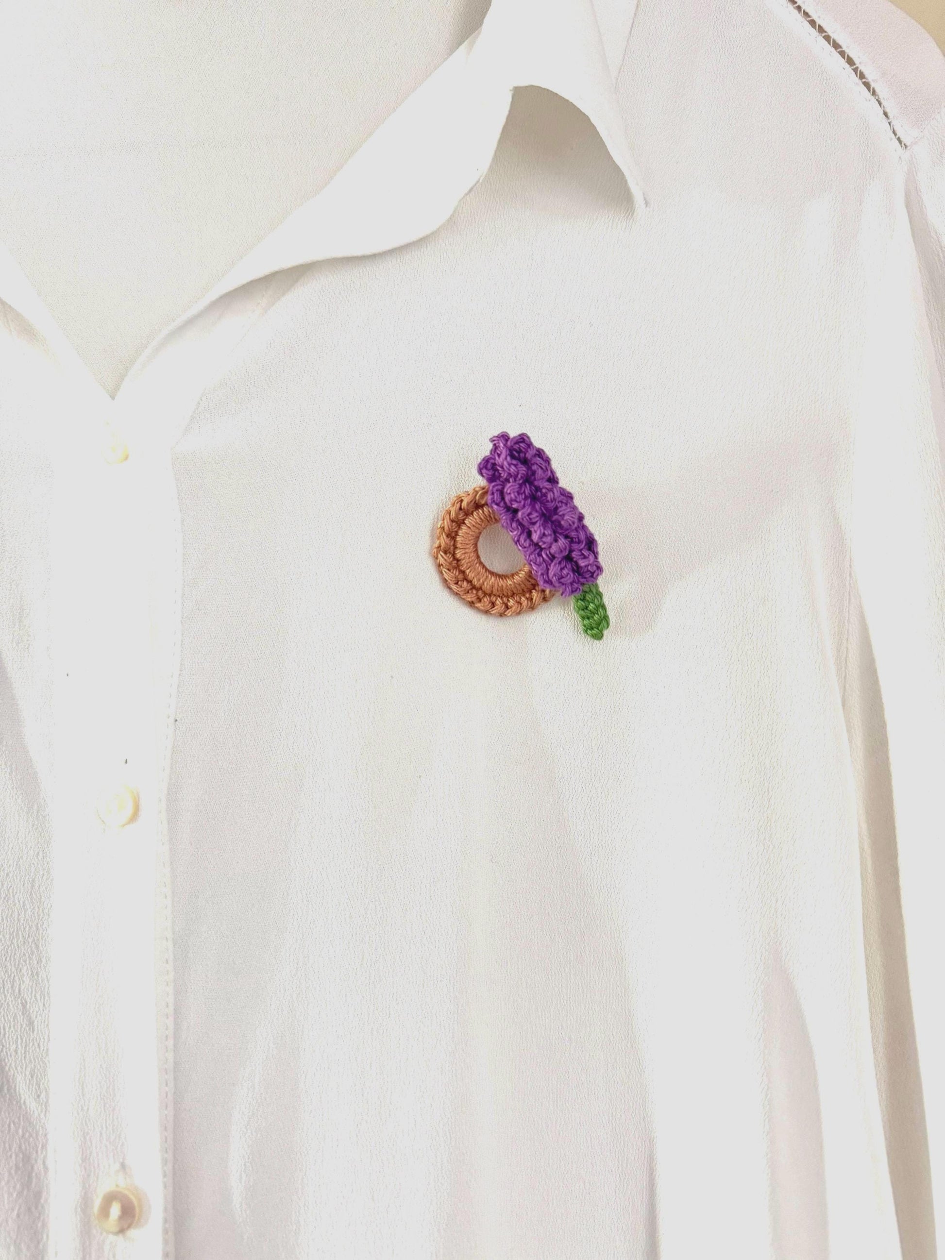 Crochet Lavender Glasses Holder Brooch, Floral Eyeglass Pin, Funcional Cotton Yarn Accessory