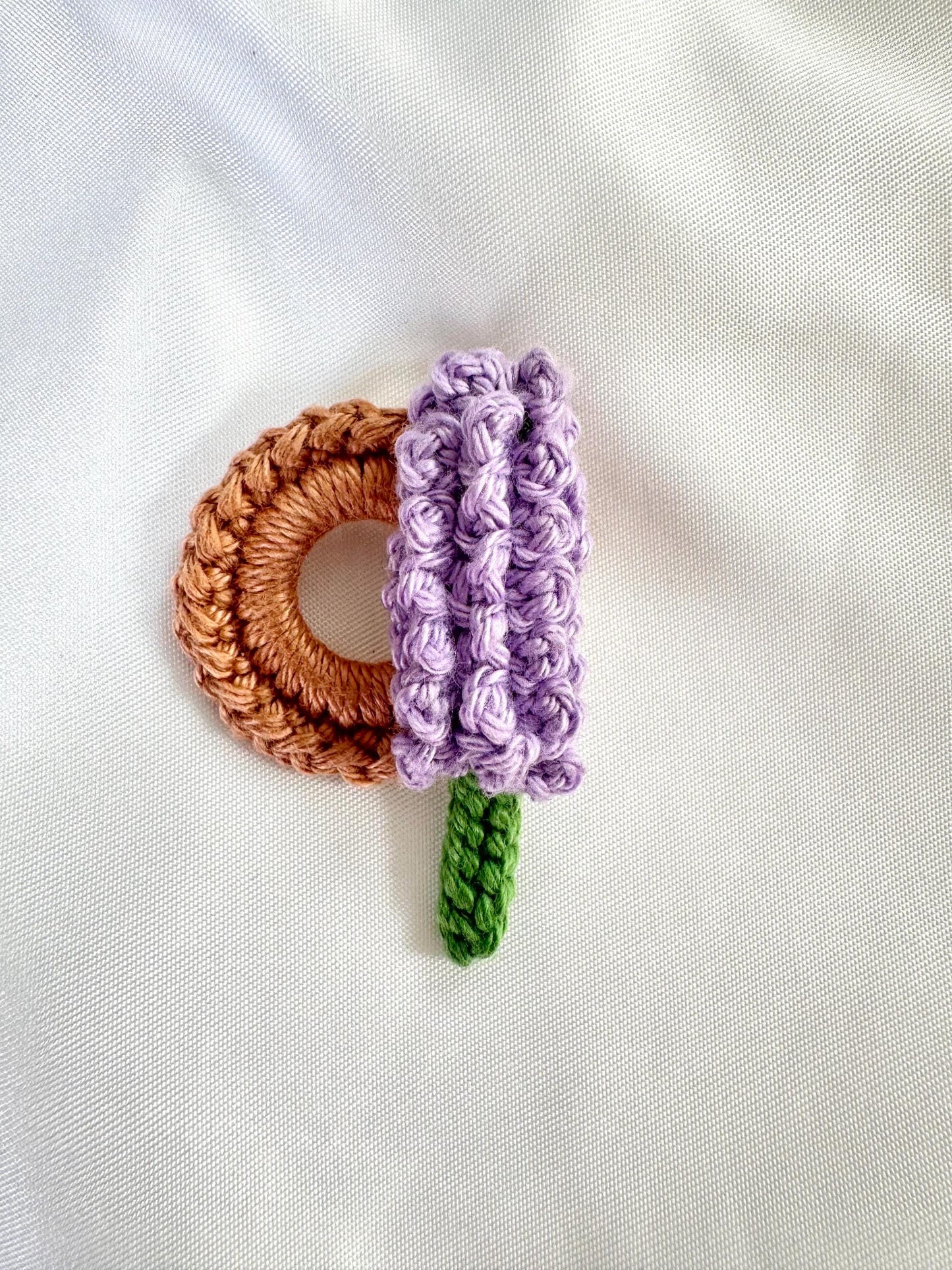Crochet Lavender Glasses Holder Brooch, Floral Eyeglass Pin, Funcional Cotton Yarn Accessory