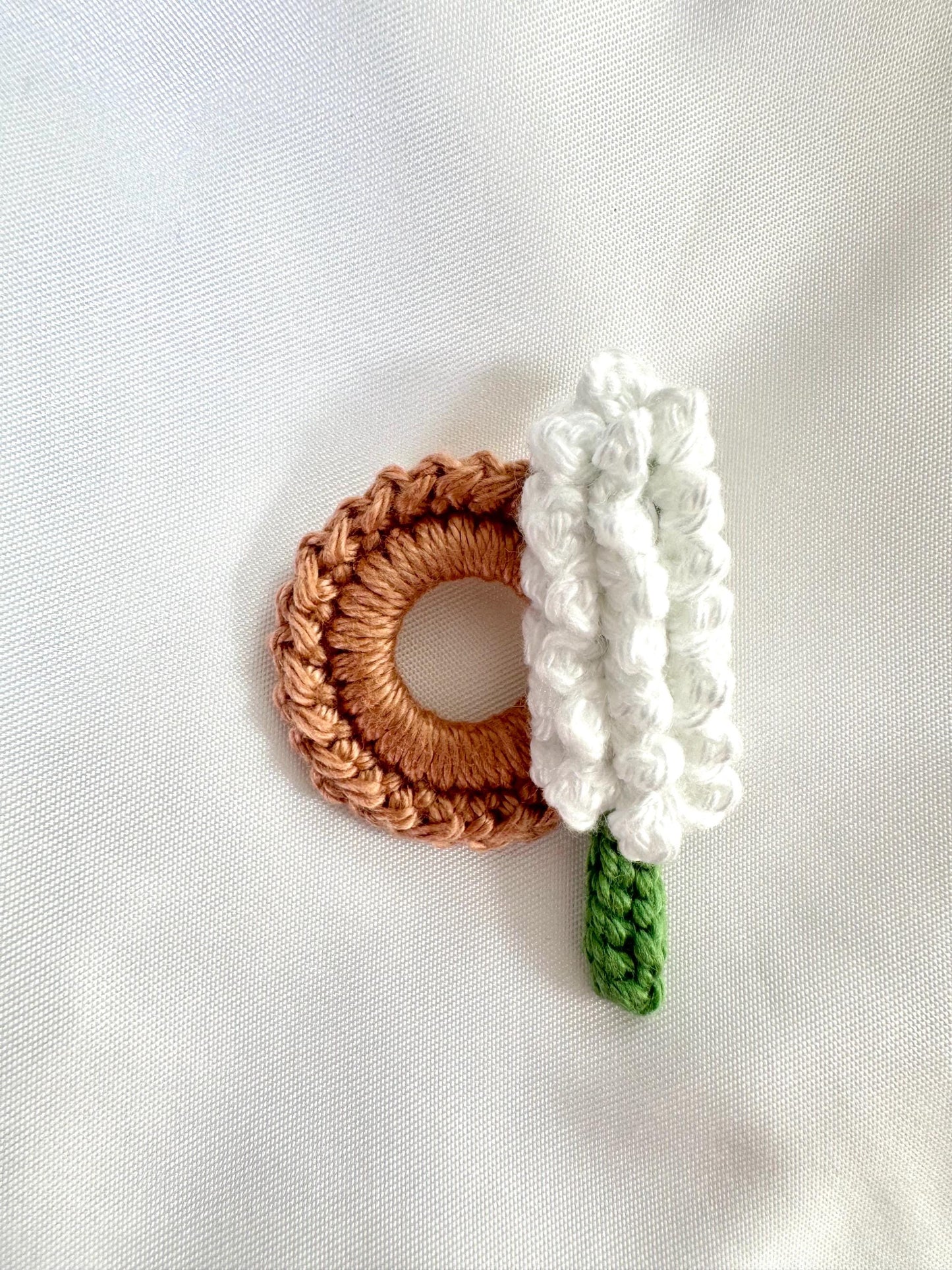 Crochet Lavender Glasses Holder Brooch, Floral Eyeglass Pin, Funcional Cotton Yarn Accessory