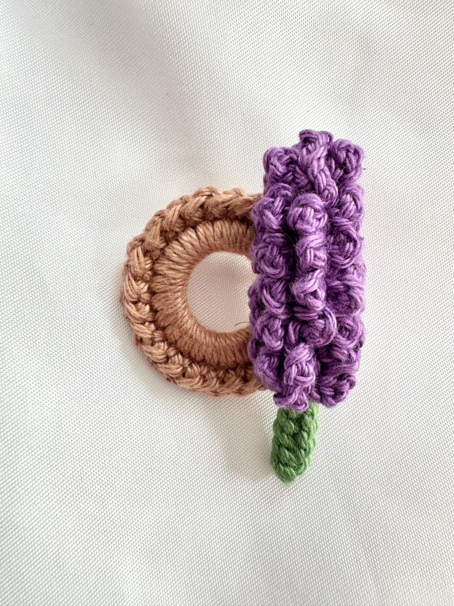 Crochet Lavender Glasses Holder Brooch, Floral Eyeglass Pin, Funcional Cotton Yarn Accessory