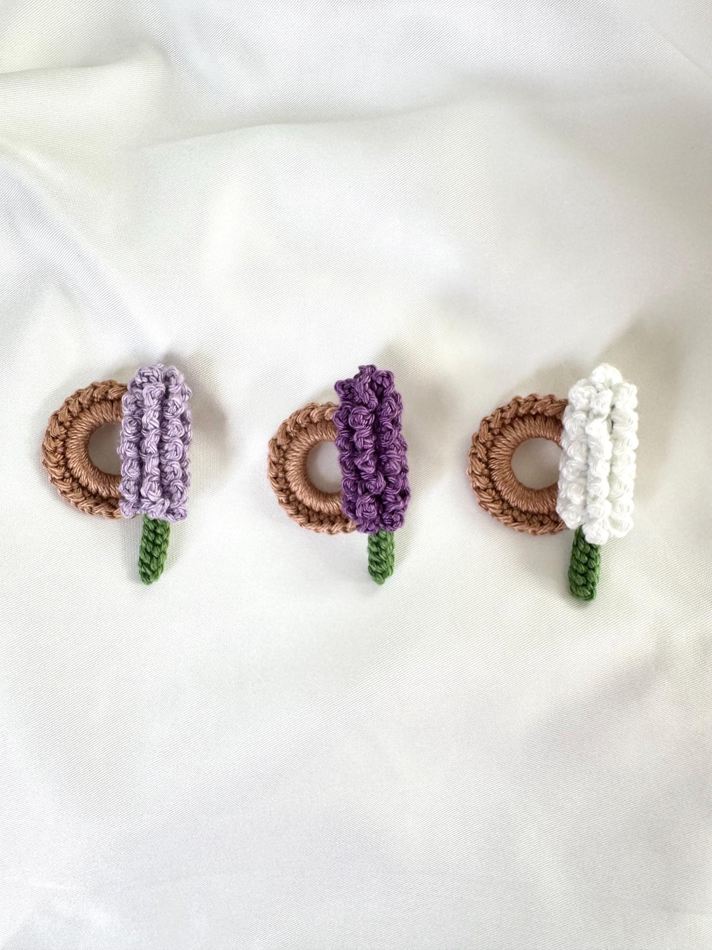 Crochet Lavender Glasses Holder Brooch, Floral Eyeglass Pin, Funcional Cotton Yarn Accessory