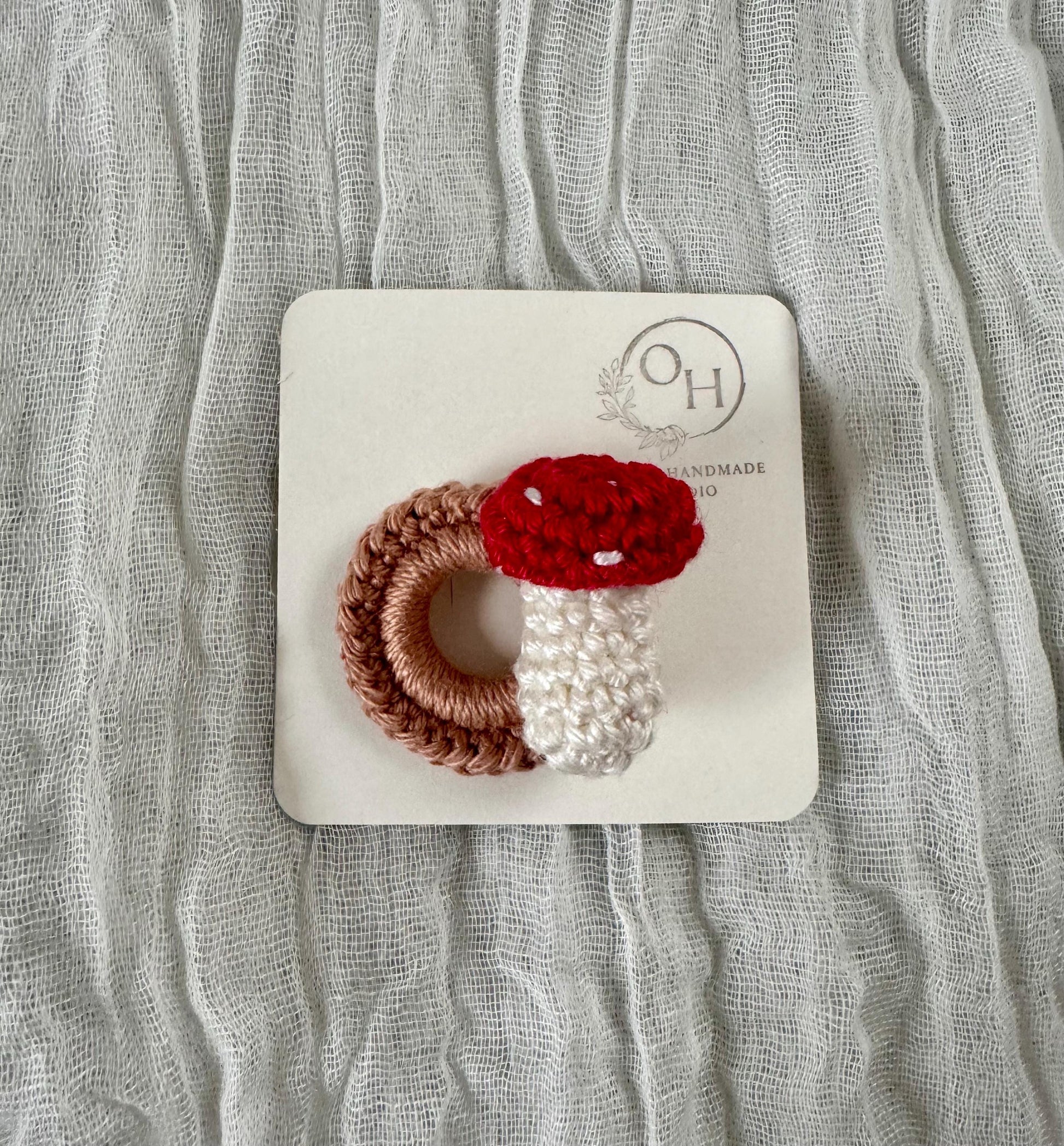 Crochet Mushroom Glasses Holder Brooch
