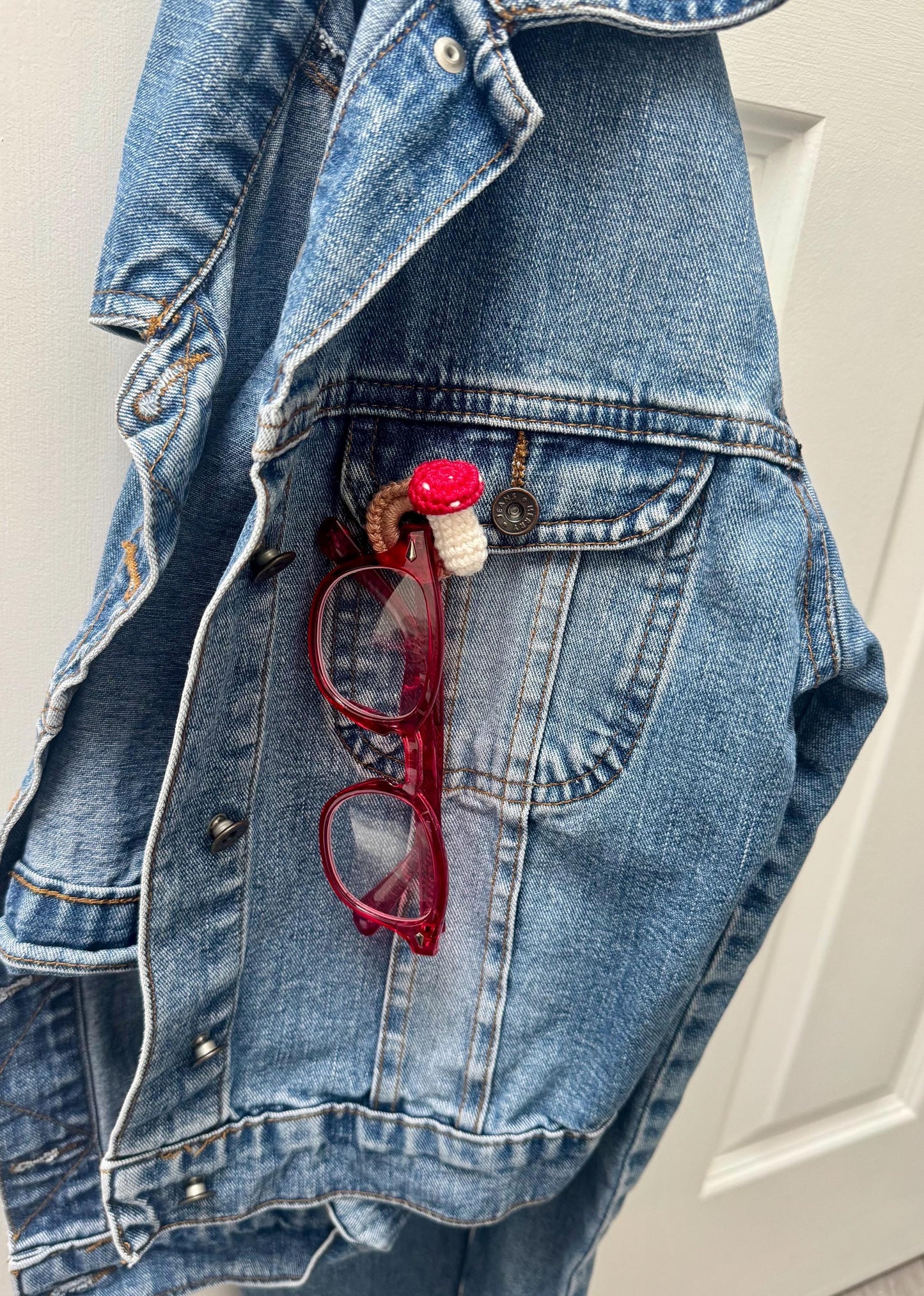 Crochet Mushroom Glasses Holder Brooch