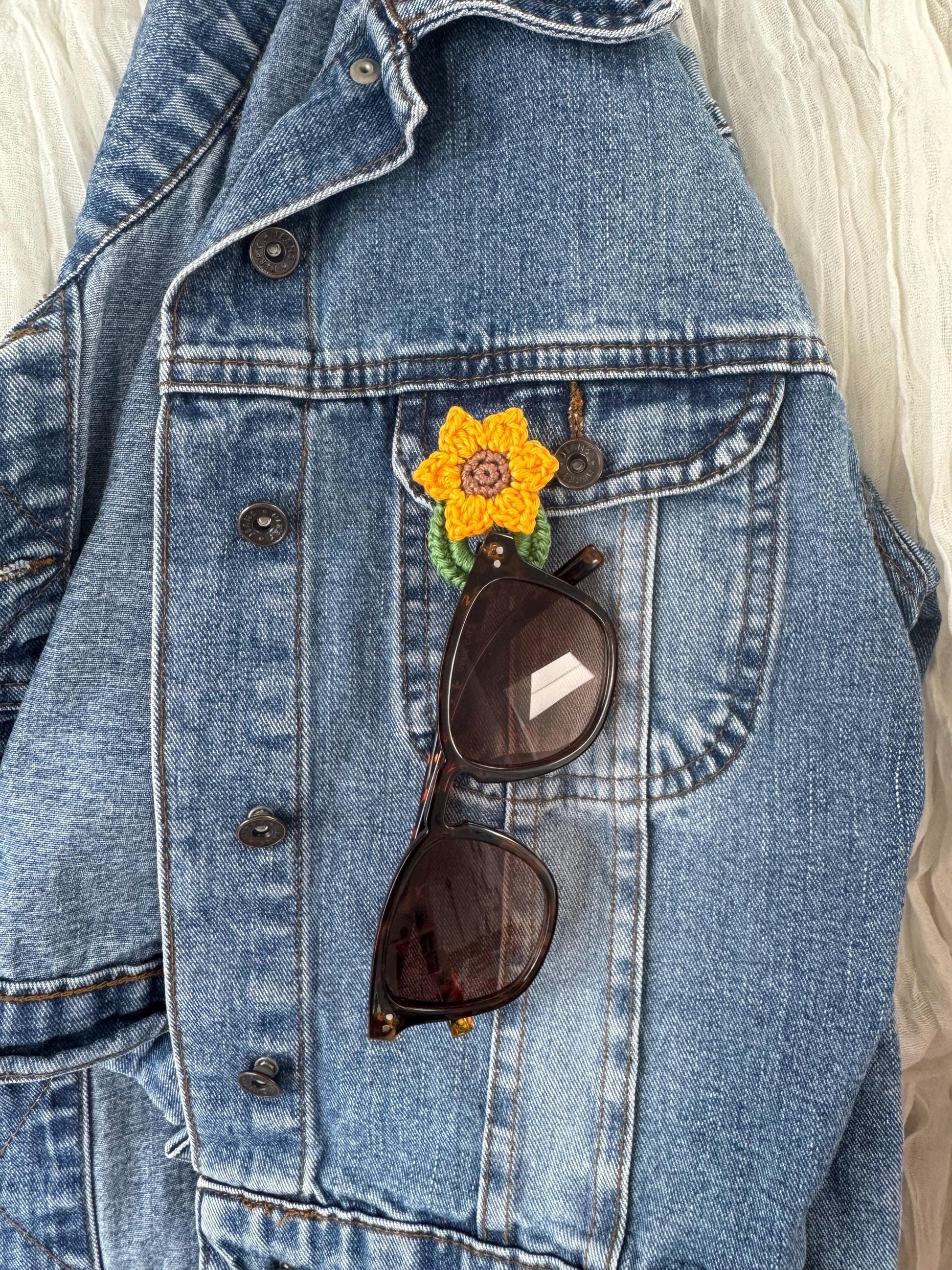 Crochet Sunflower Glasses Holder Brooch, Handmade Floral Eyeglass Accessory