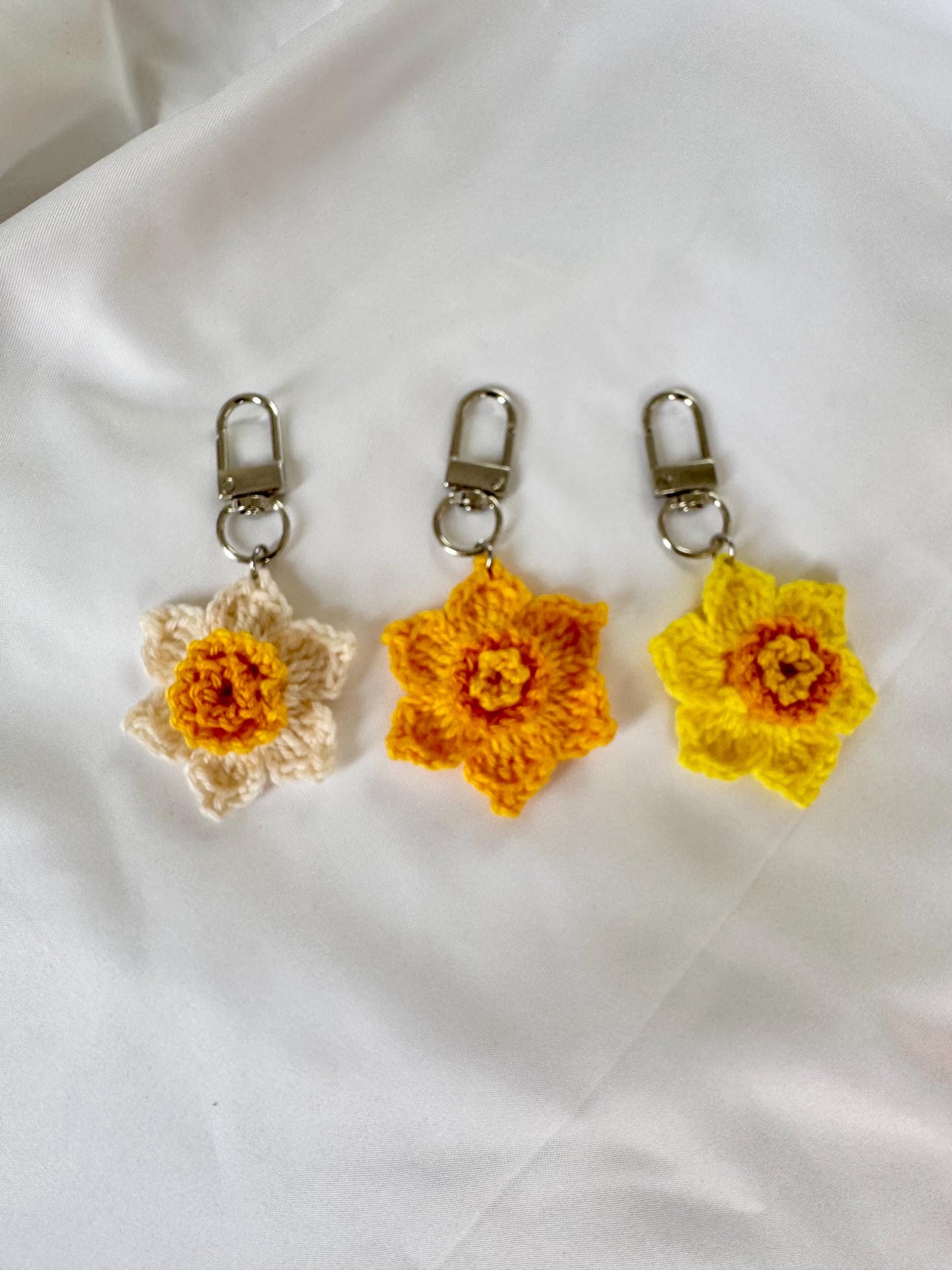 Crocheted Daffodil Zipper Charm, Handmade Flower Bag Accessory, Spring Floral Keychain Pull __etsy:8044470014