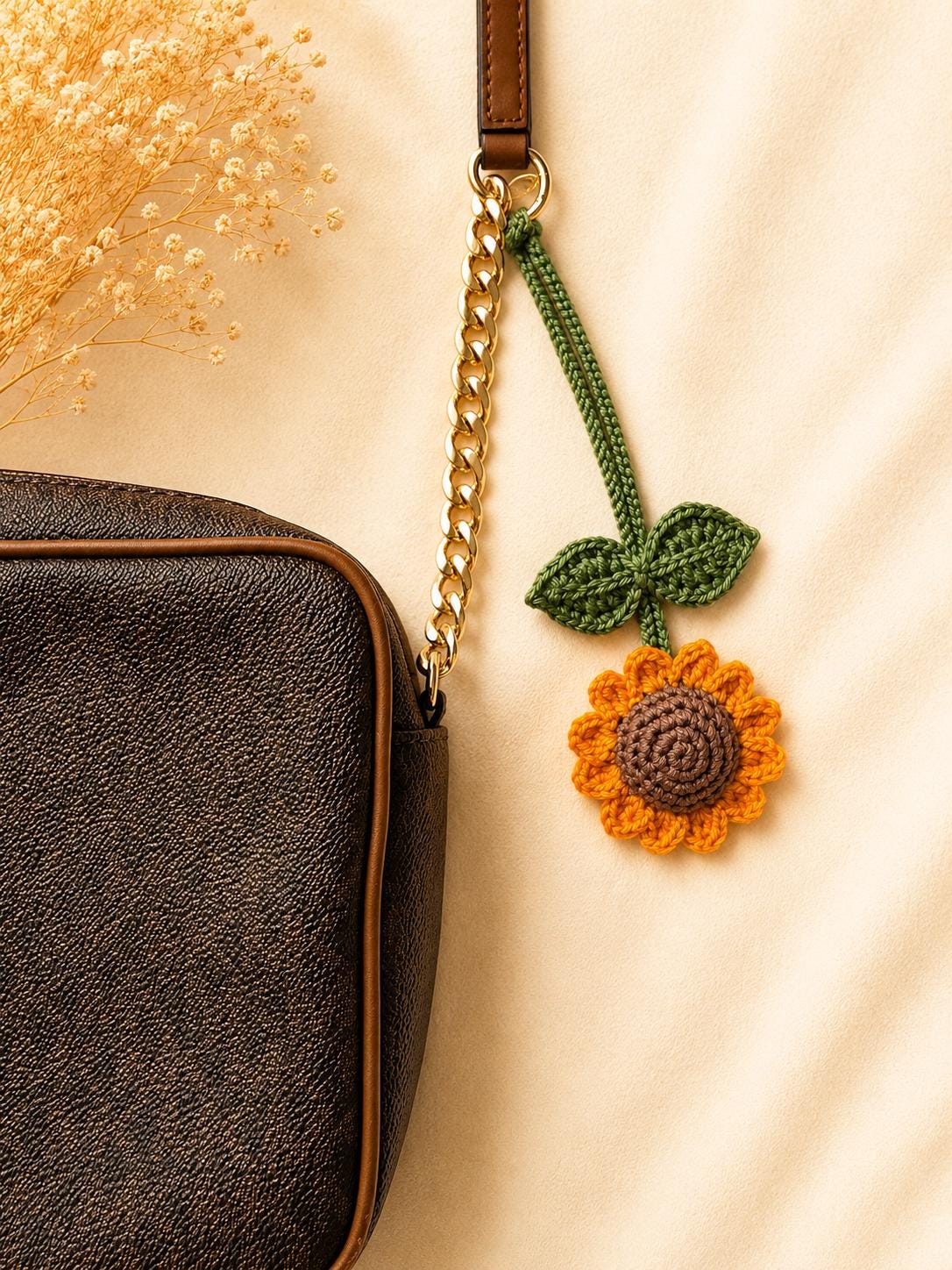 Crocheted Daisy Phone Charm, Handmade Flower Strap, Boho Summer Bag Accessory __etsy:8124161038