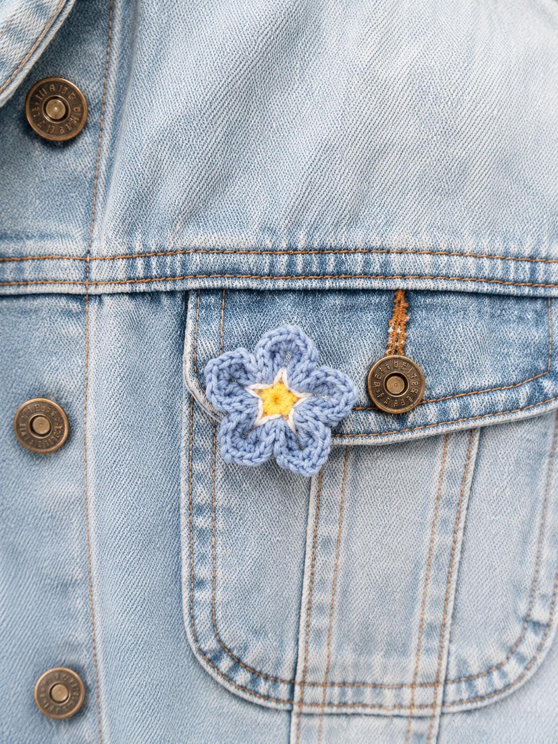 Hand-Crocheted Forget Me Not Flower Brooch, Blue Floral Pin Badge, Nature Inspired Accessory __etsy:8097800102