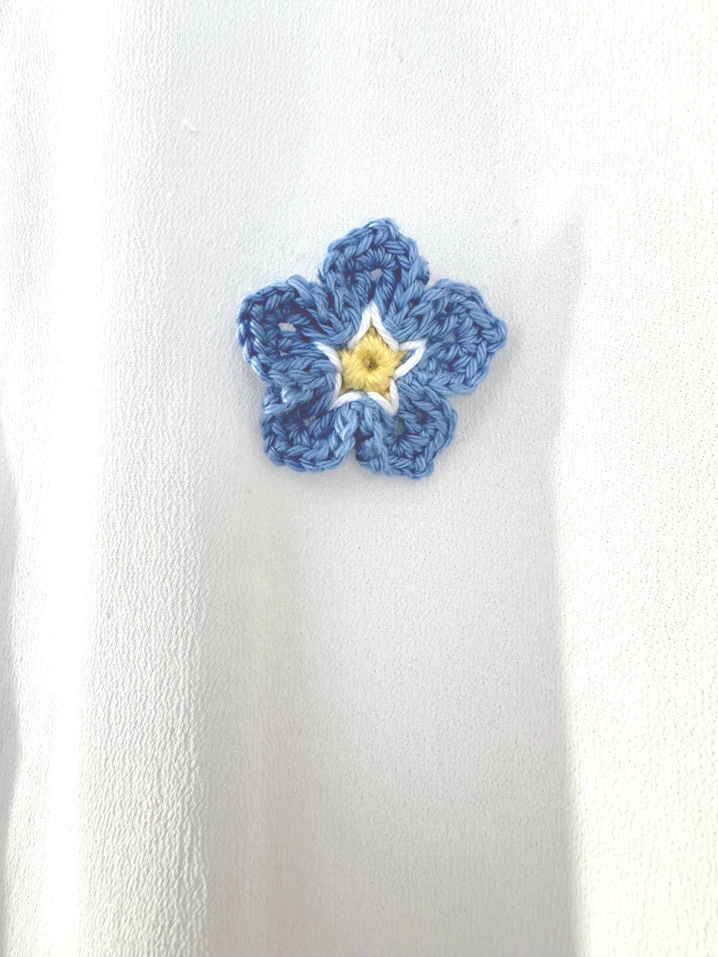Hand-Crocheted Forget Me Not Flower Brooch, Blue Floral Pin Badge, Nature Inspired Accessory __etsy:8004472201