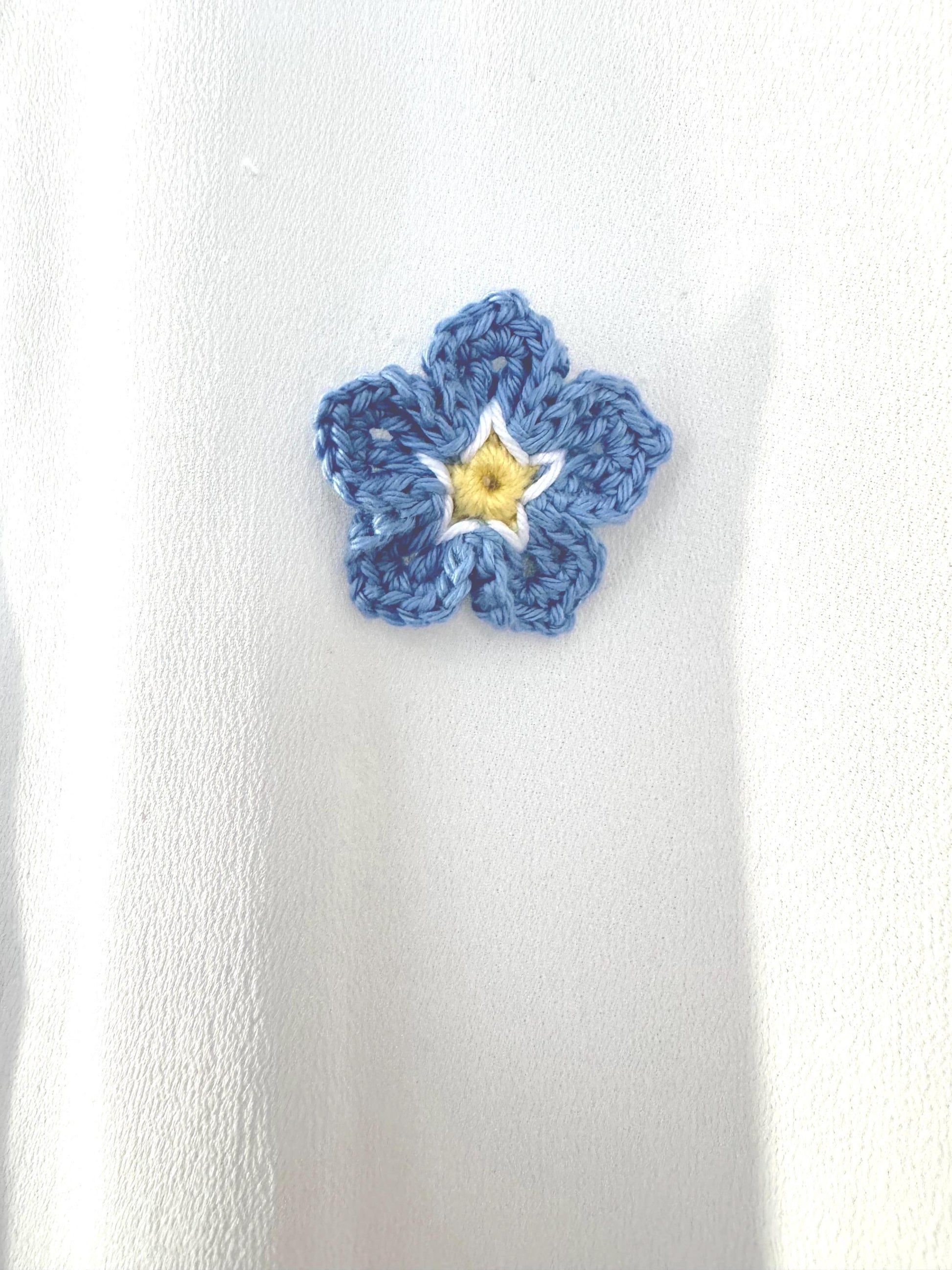 Hand-Crocheted Forget Me Not Flower Brooch, Blue Floral Pin Badge, Nature Inspired Accessory __etsy:8004472201