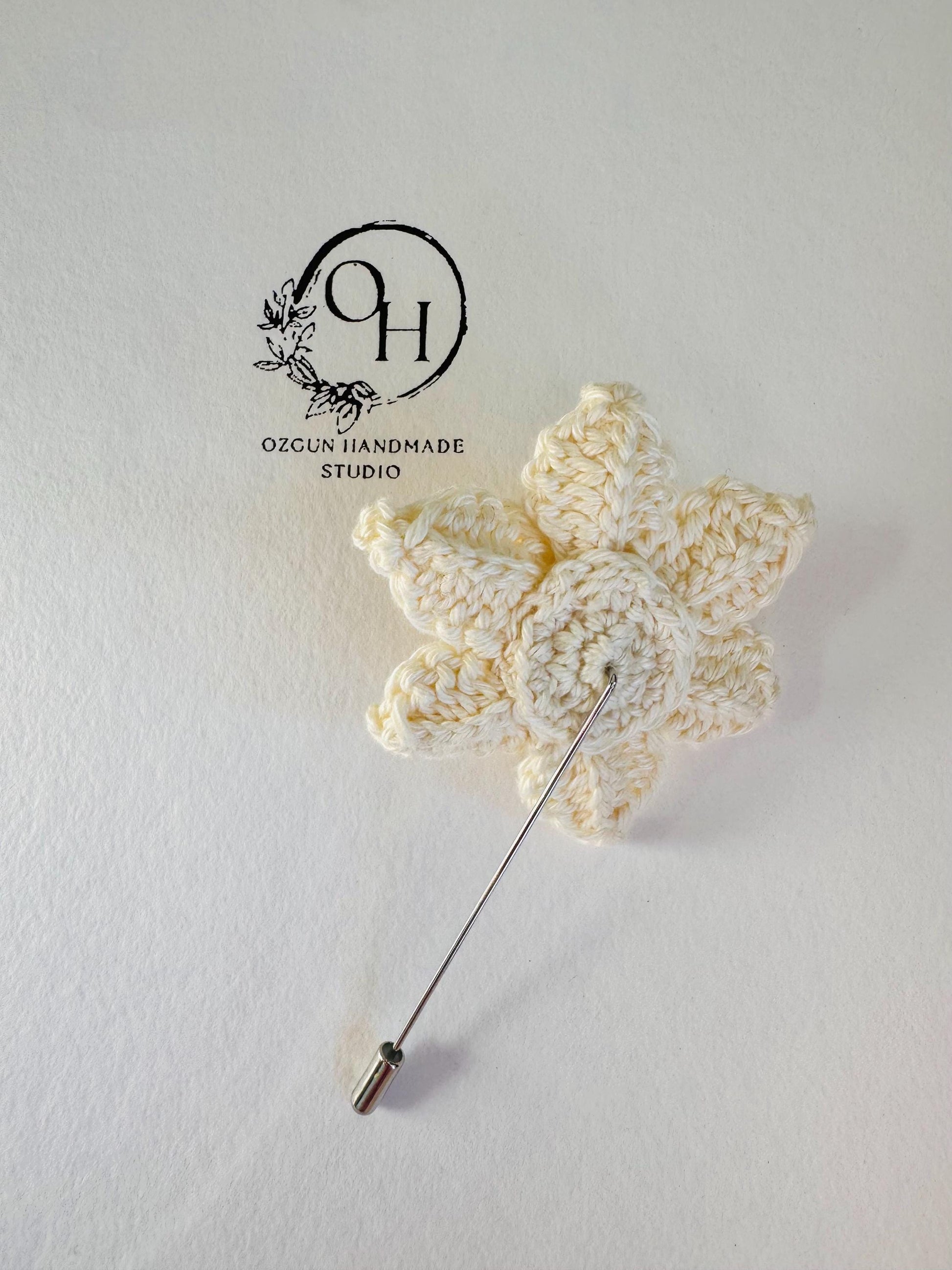 Handmade Crochet Daffodil Brooch – 100% Cotton Spring Flower Pin, Nature-Inspired Slow Fashion