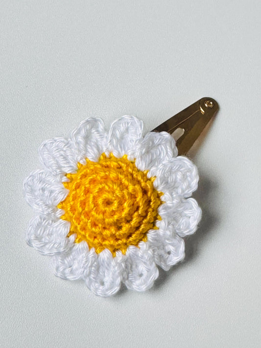 Handmade Crochet Daisy Hair Clip – Floral Cotton Barrette, Lightweight Everyday Accessory
