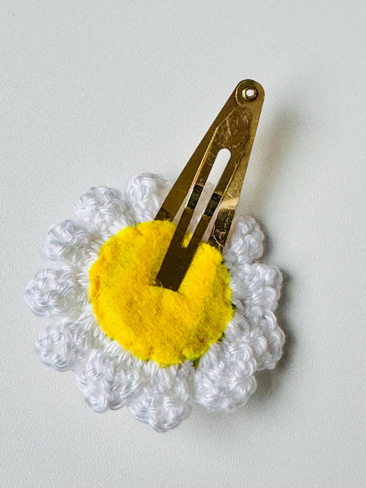 Handmade Crochet Daisy Hair Clip – Floral Cotton Barrette, Lightweight Everyday Accessory