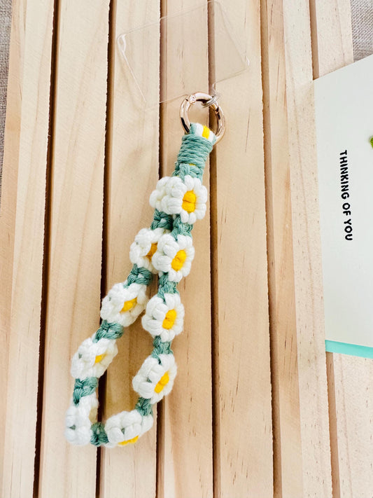 Handmade Daisy Macrame Keychain Lanyard – Floral Wristlet | 17cm x 2cm