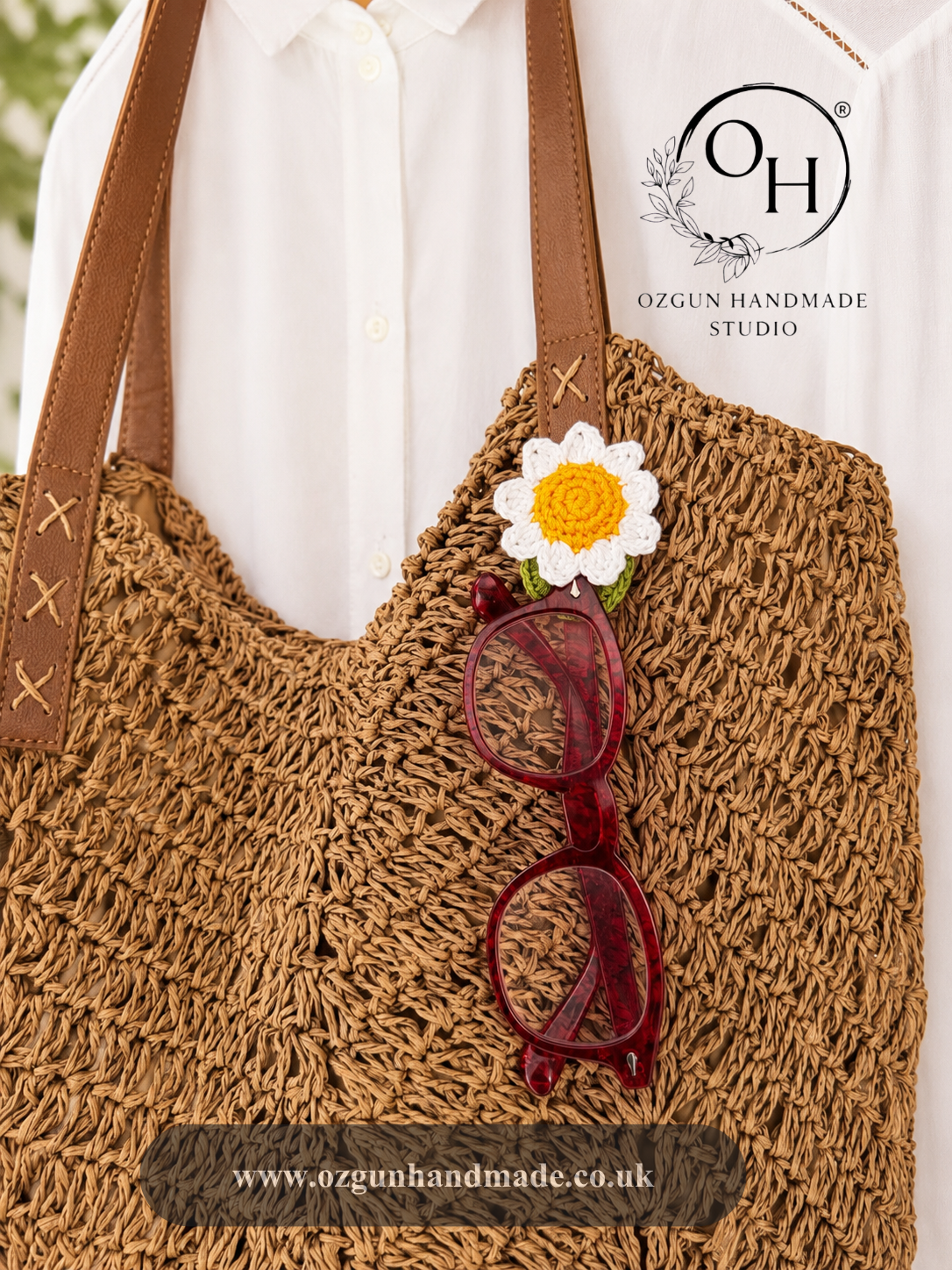 Crochet Daisy Glasses Holder Brooch with Hidden Wide Loop – Padded Flower Eyeglass Holder for Shirt, Bag & Hat