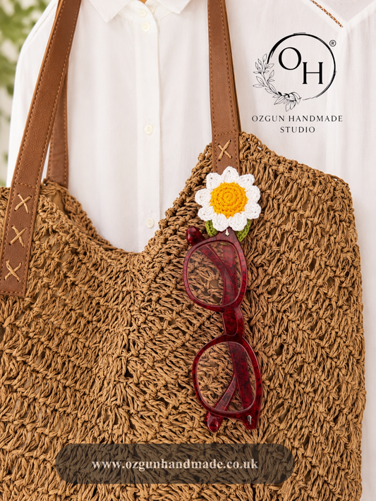 Crochet Daisy Glasses Holder Brooch with Hidden Wide Loop – Padded Flower Eyeglass Holder for Shirt, Bag & Hat