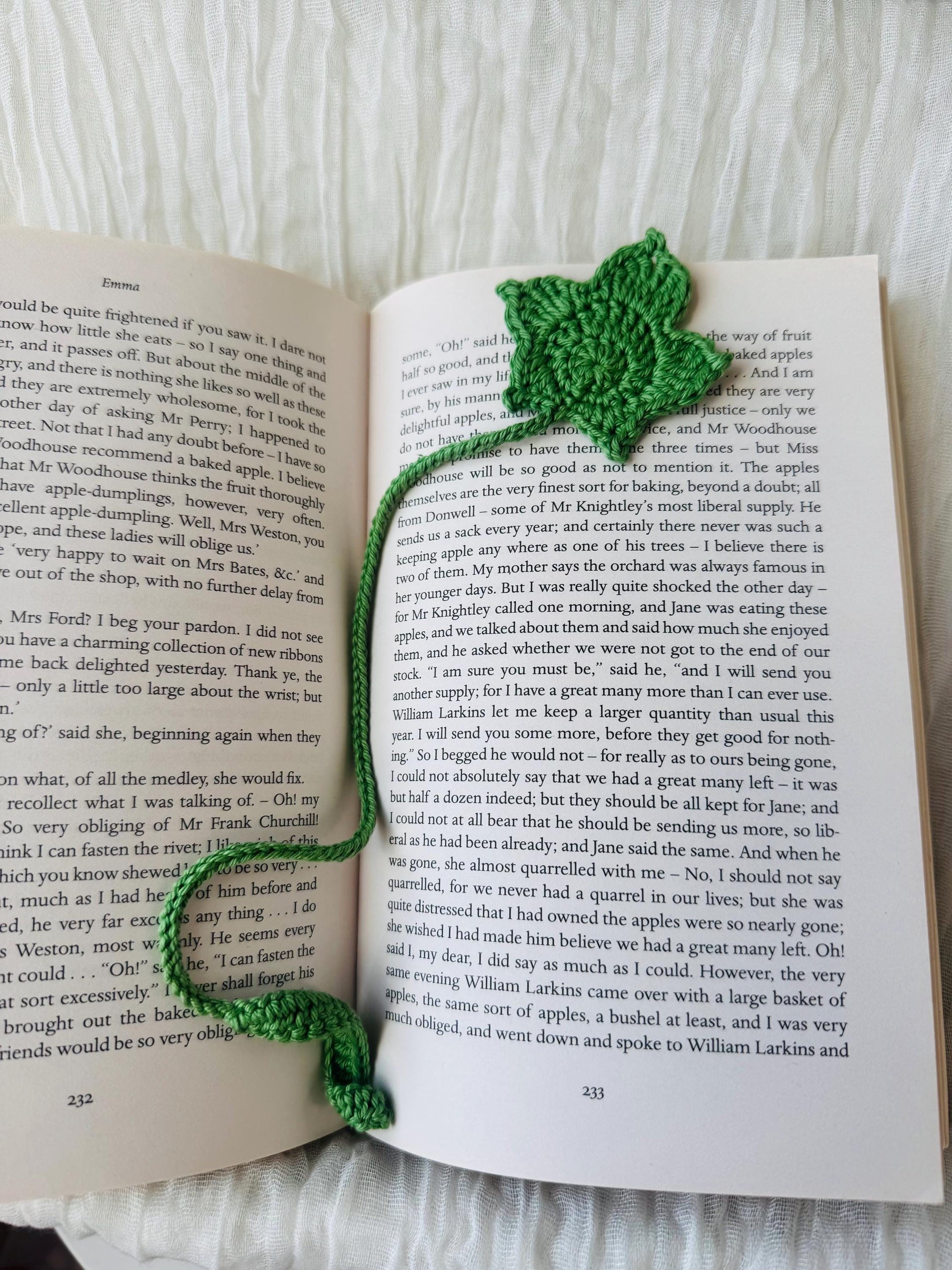 Maple Leaf Crochet Bookmark – Handmade Botanical Bookmark