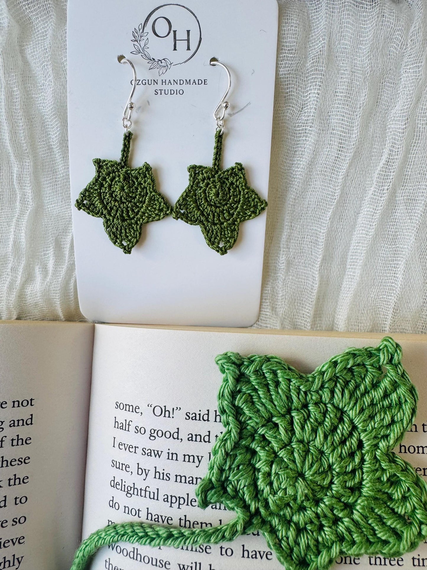 Maple Leaf Crochet Bookmark – Handmade Botanical Bookmark